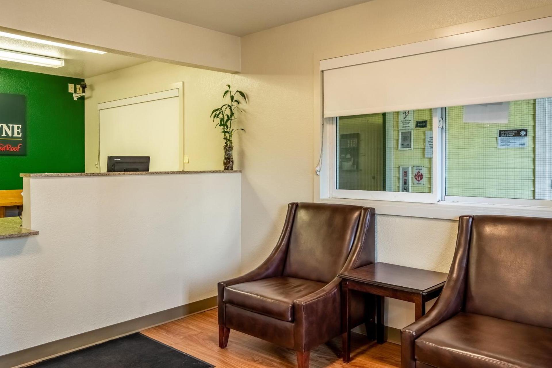 HomeTowne Studios by Red Roof Eugene - Springfield photo 10