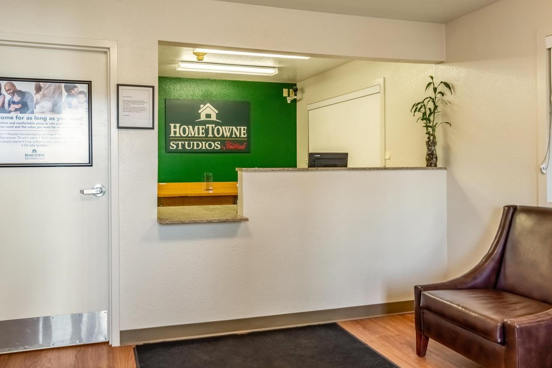 HomeTowne Studios by Red Roof Eugene - Springfield photo 9