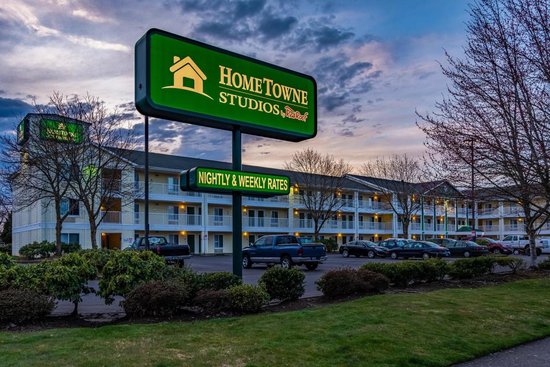 HomeTowne Studios by Red Roof Eugene - Springfield photo 5