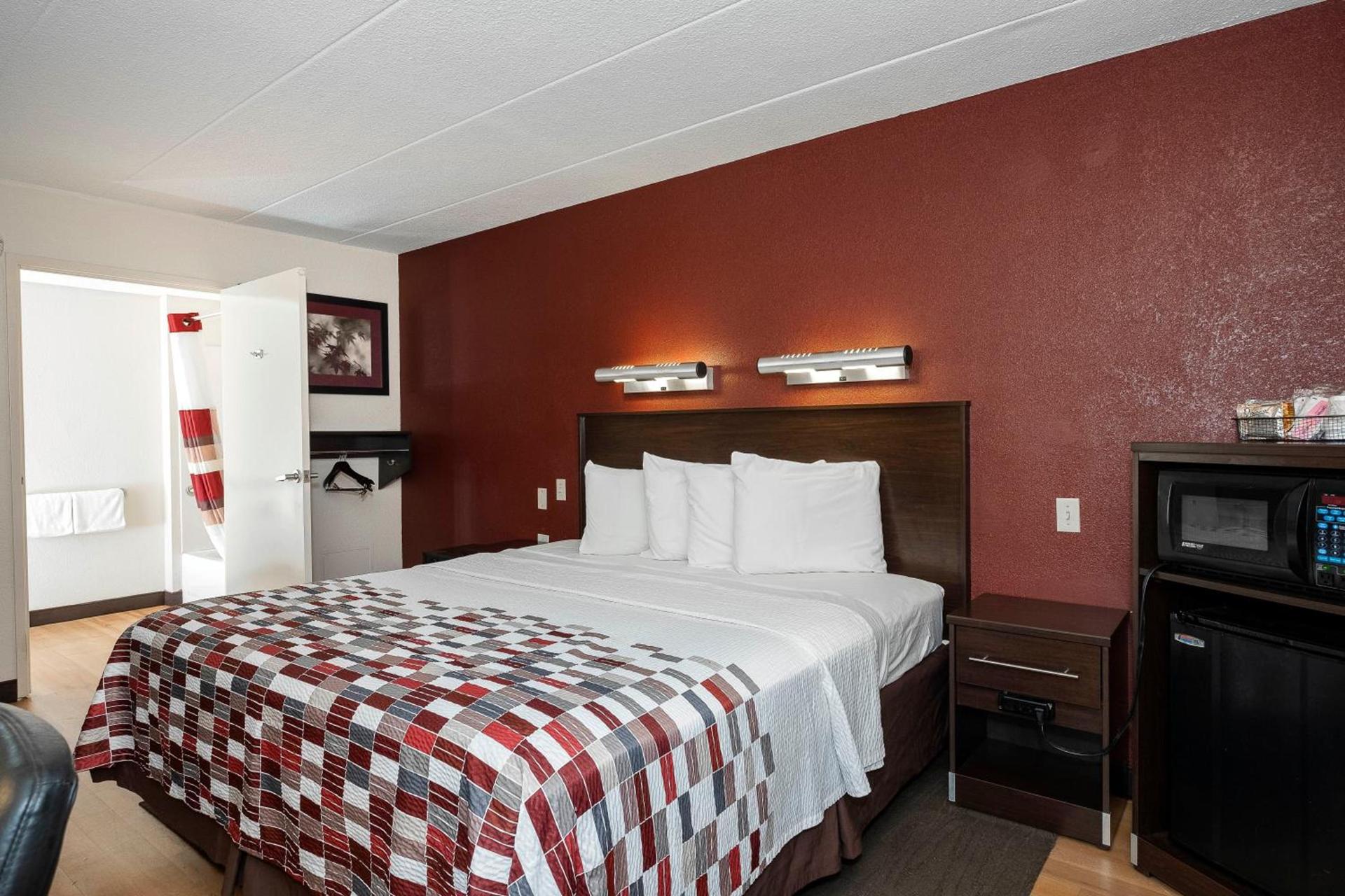 Red Roof Inn Mt Laurel photo 18
