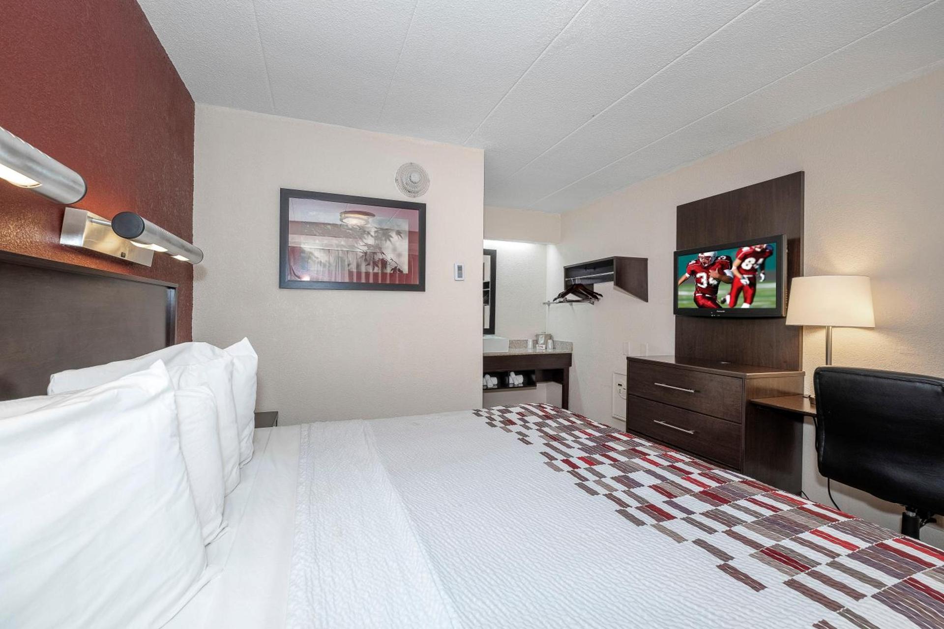 Red Roof Inn Mt Laurel photo 16