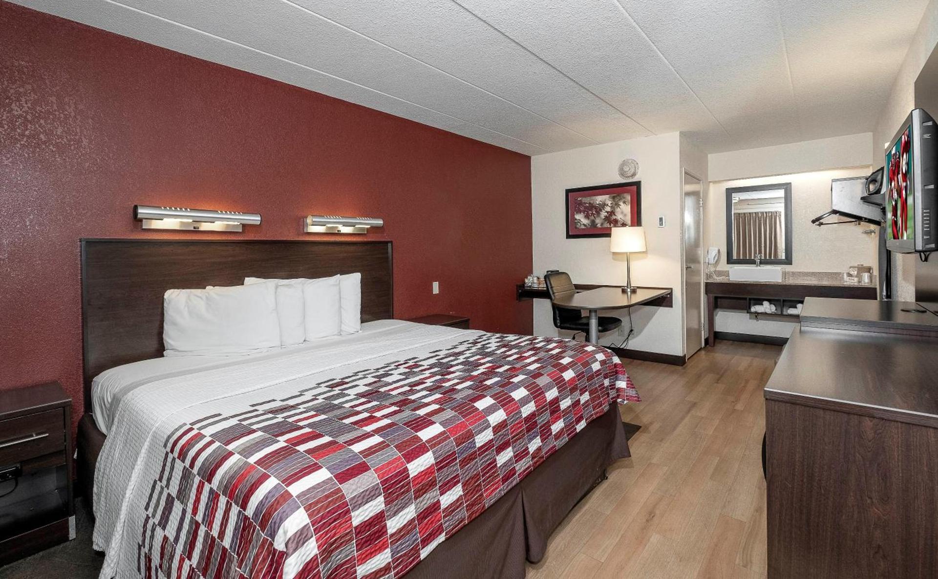 Red Roof Inn Mt Laurel photo 9