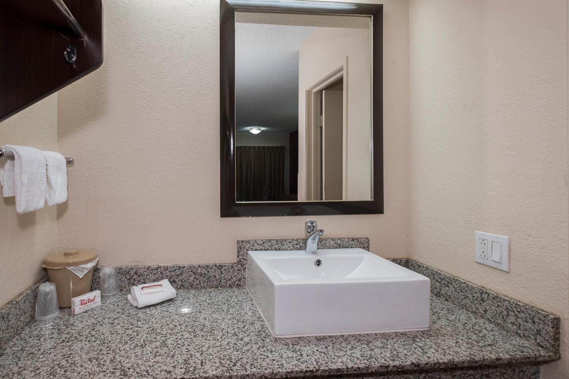 Red Roof Inn Columbus East- Reynoldsburg photo 24
