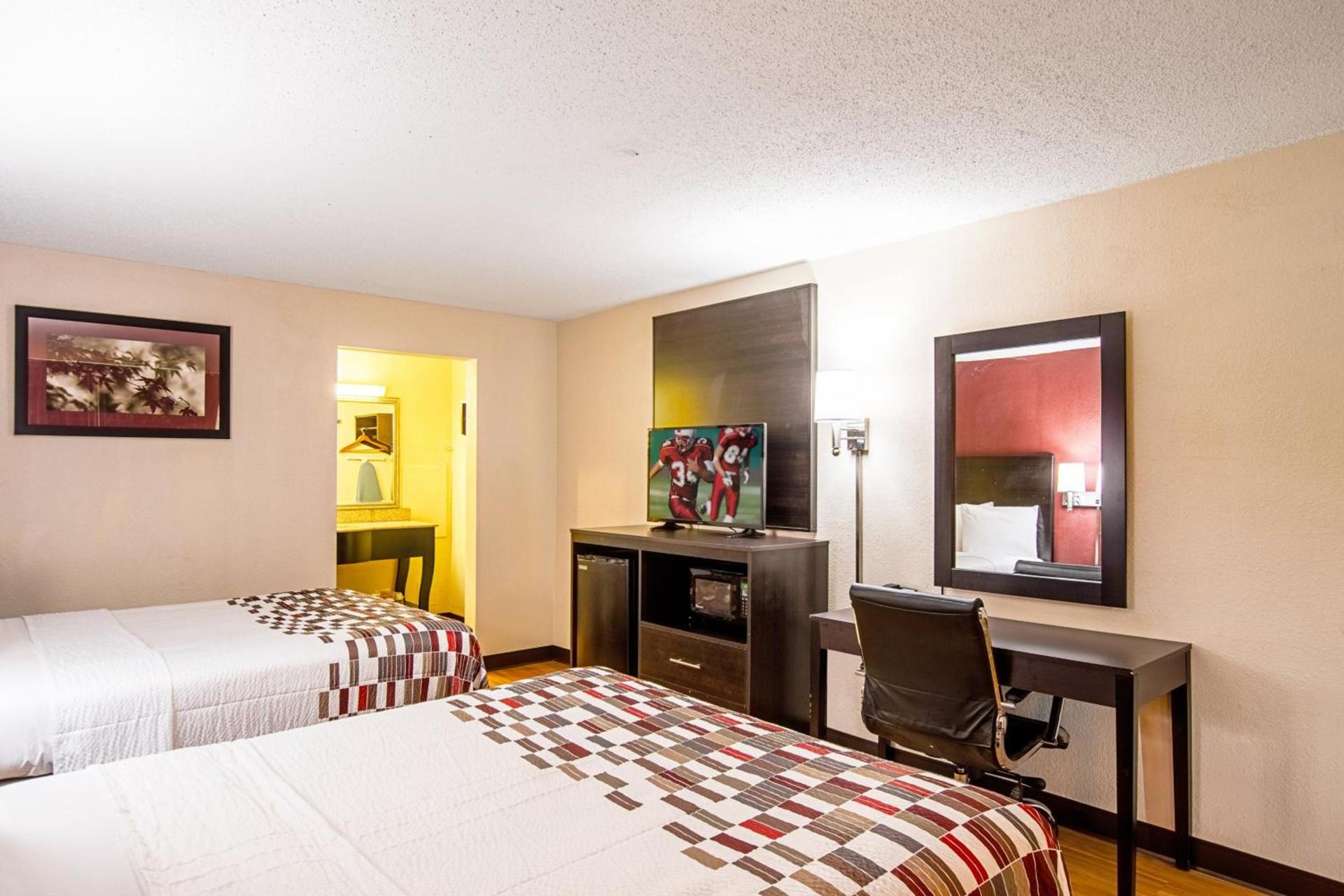 Red Roof Inn Battle Creek photo 17