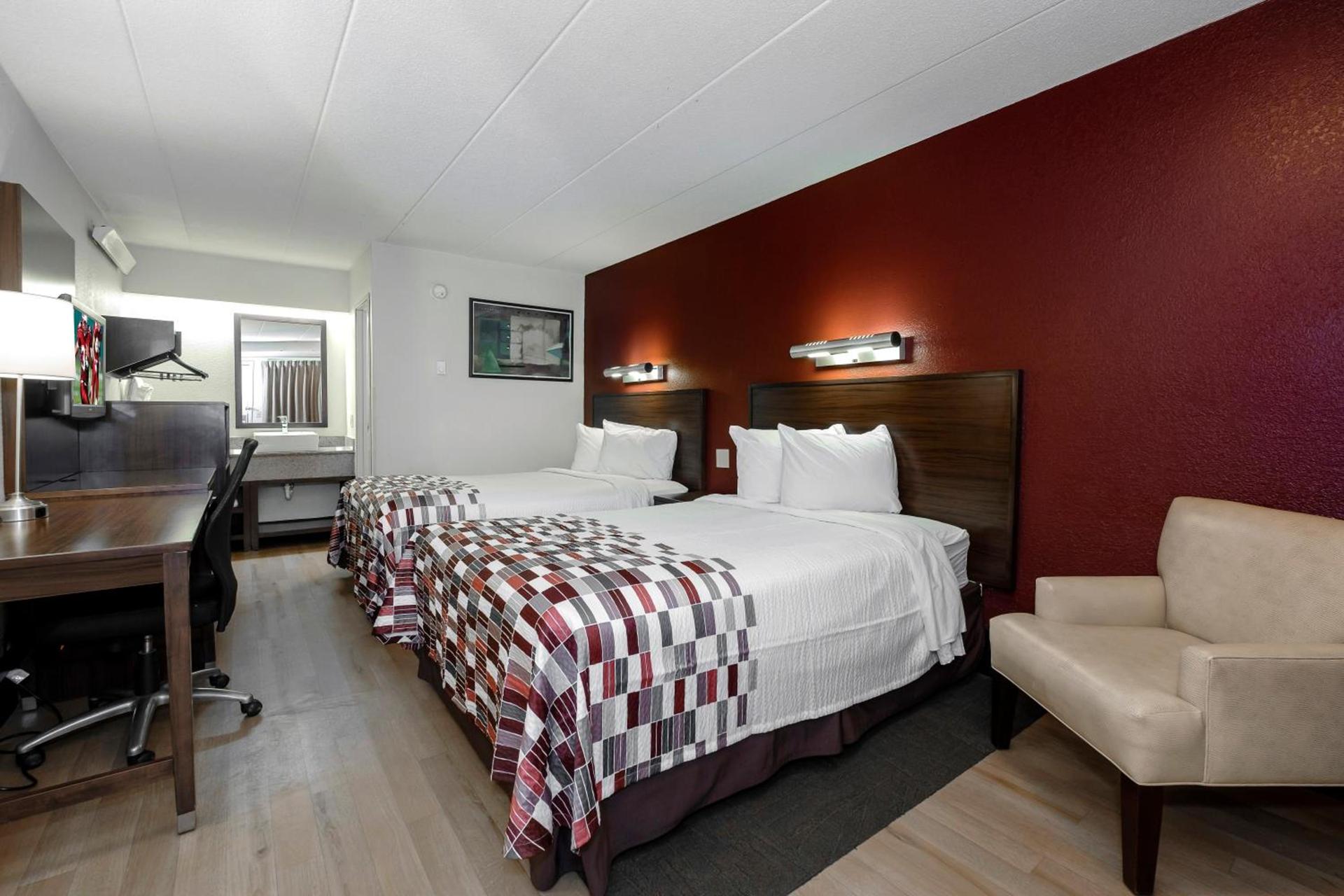 Red Roof Inn Aberdeen photo 12