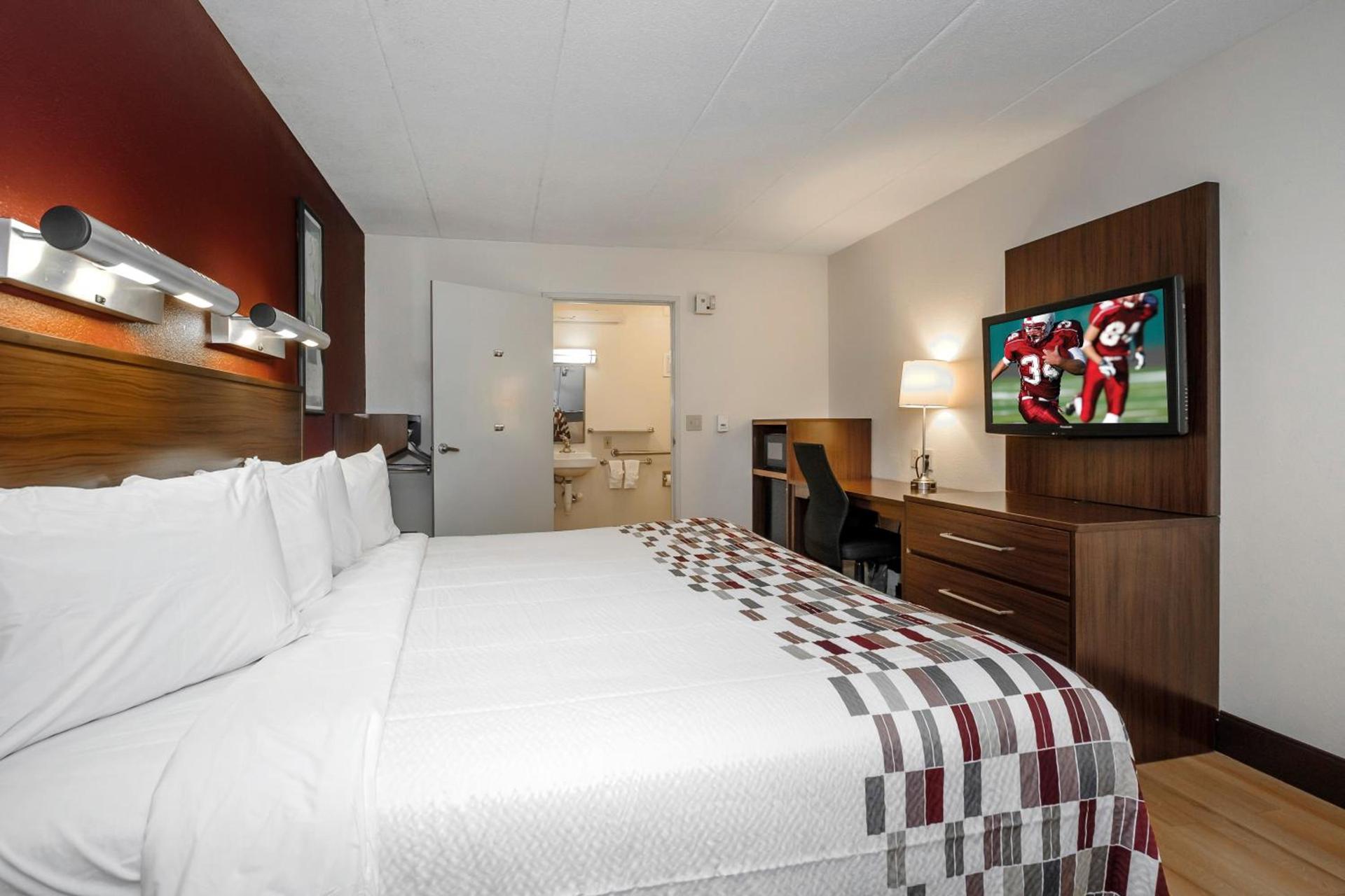 Red Roof Inn Aberdeen photo 22