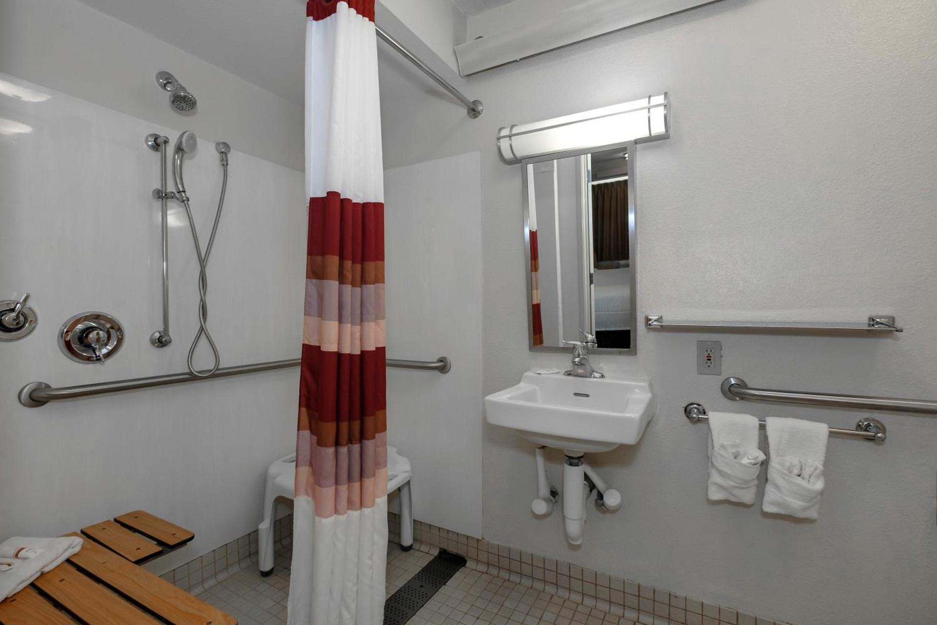 Red Roof Inn Aberdeen photo 32