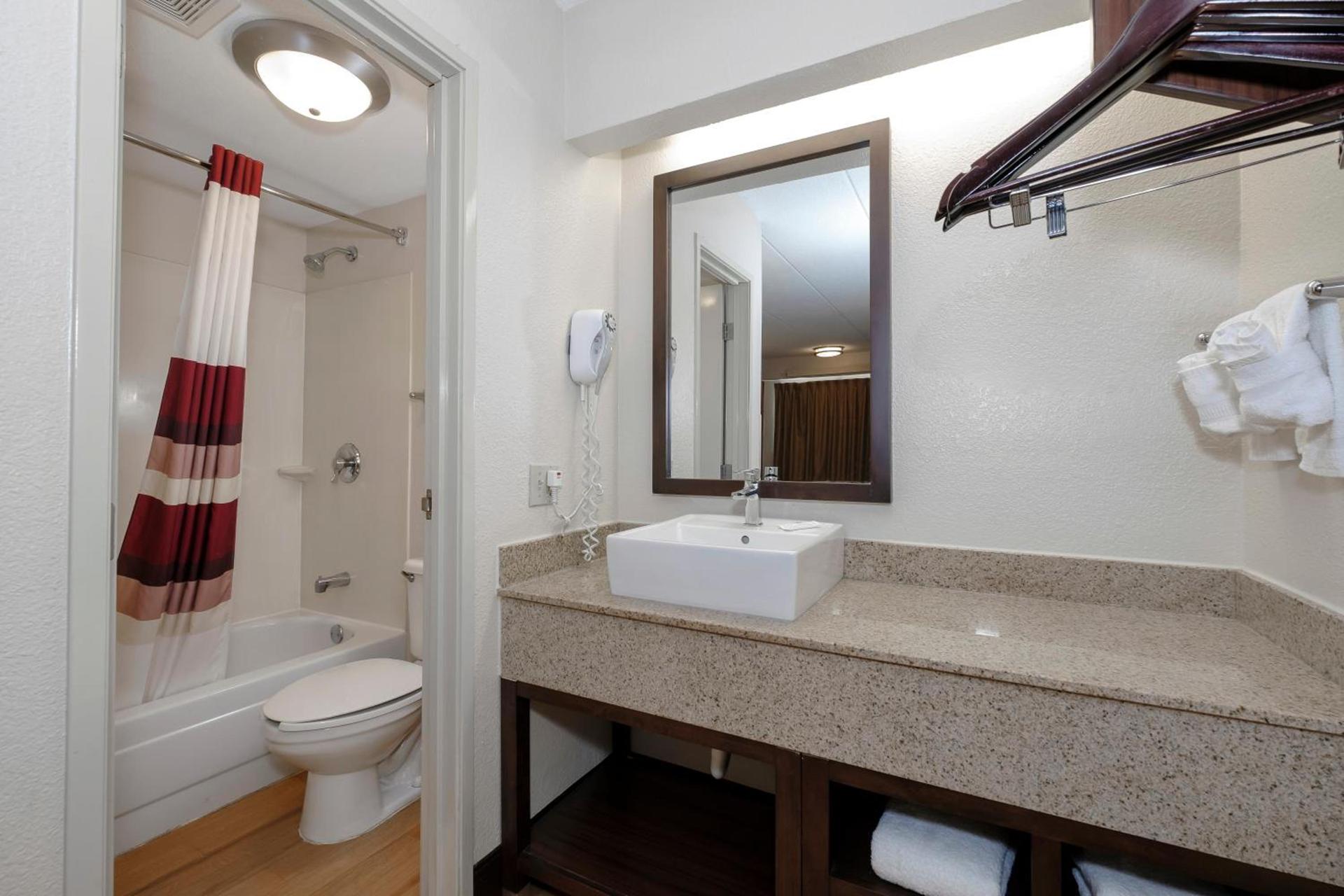 Red Roof Inn Aberdeen photo 29