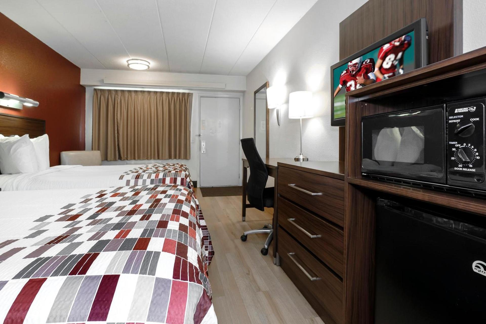 Red Roof Inn Aberdeen photo 14