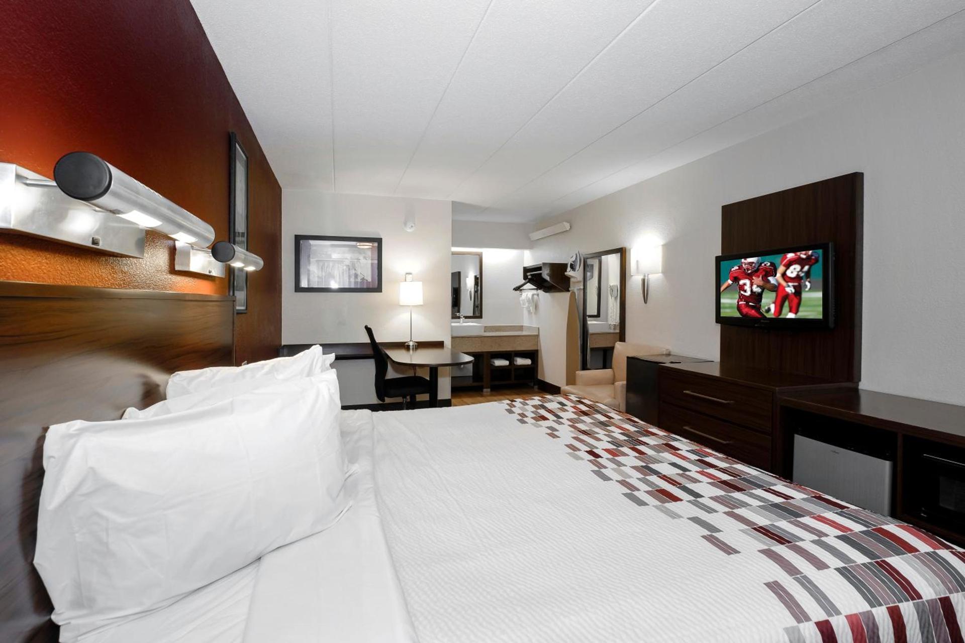 Red Roof Inn Aberdeen photo 11