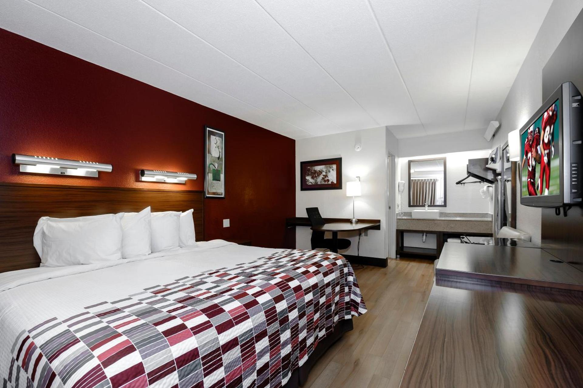 Red Roof Inn Aberdeen photo 9