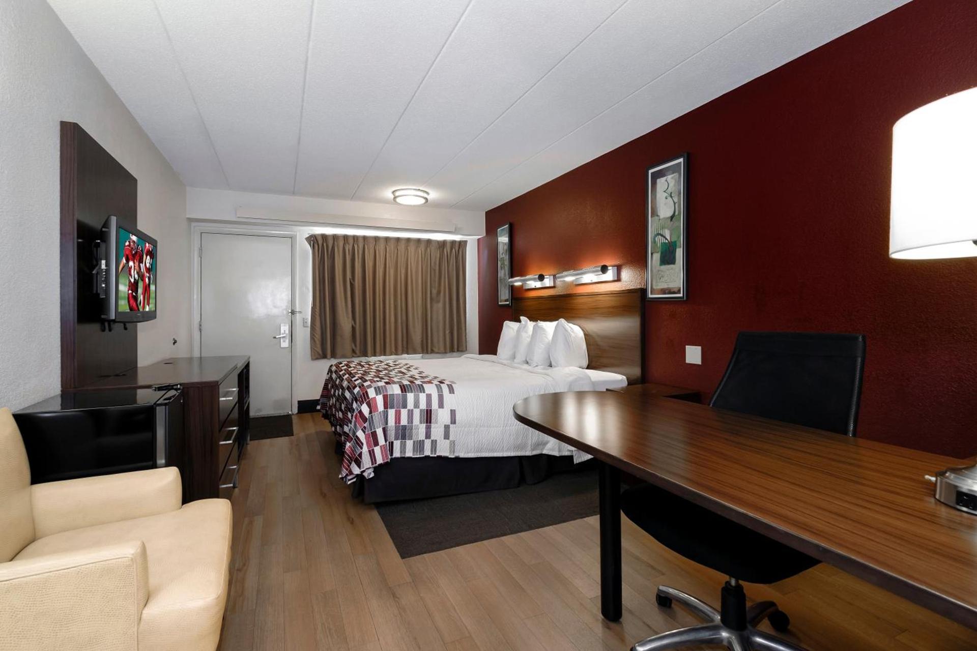 Red Roof Inn Aberdeen photo 10