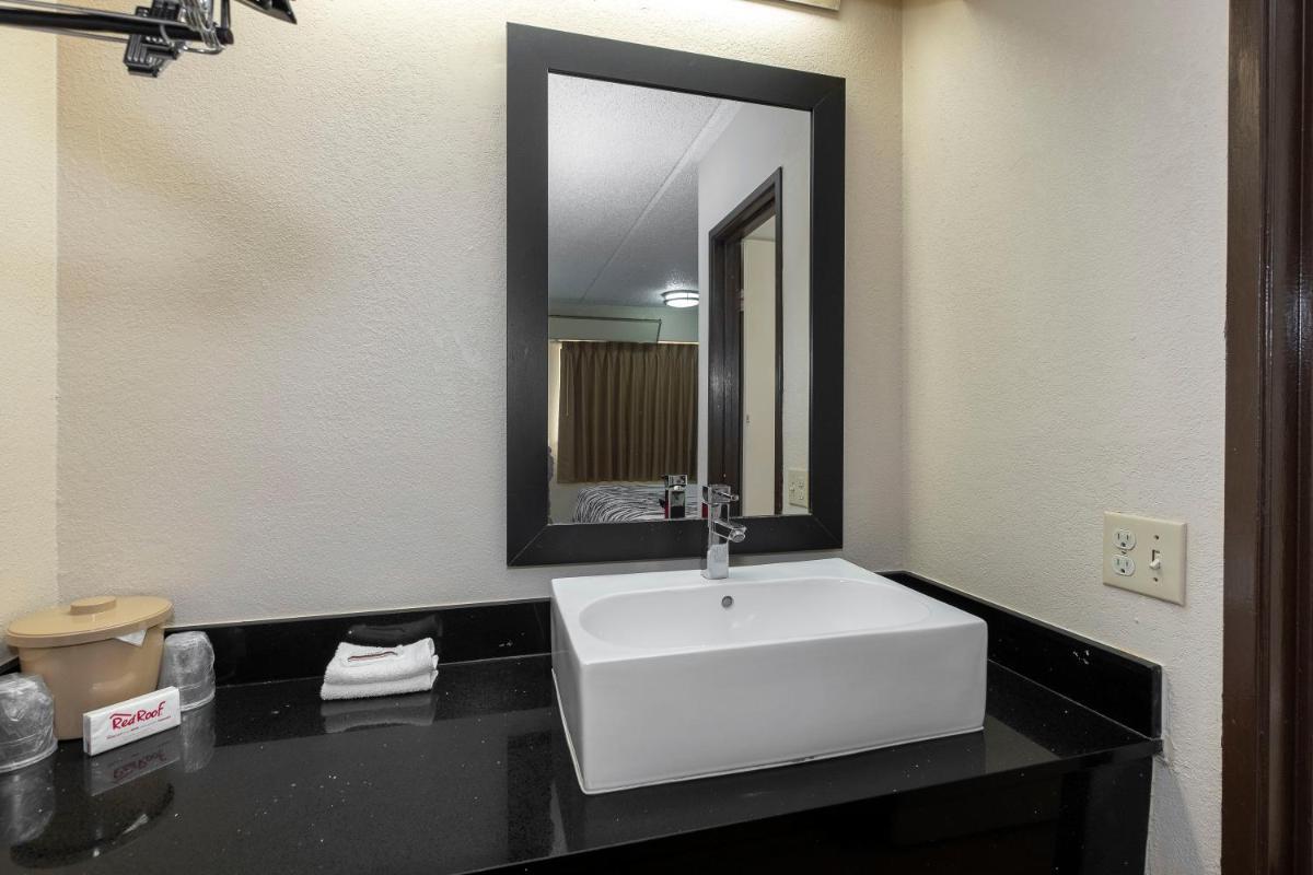 Red Roof Inn Columbia West, SC photo 13