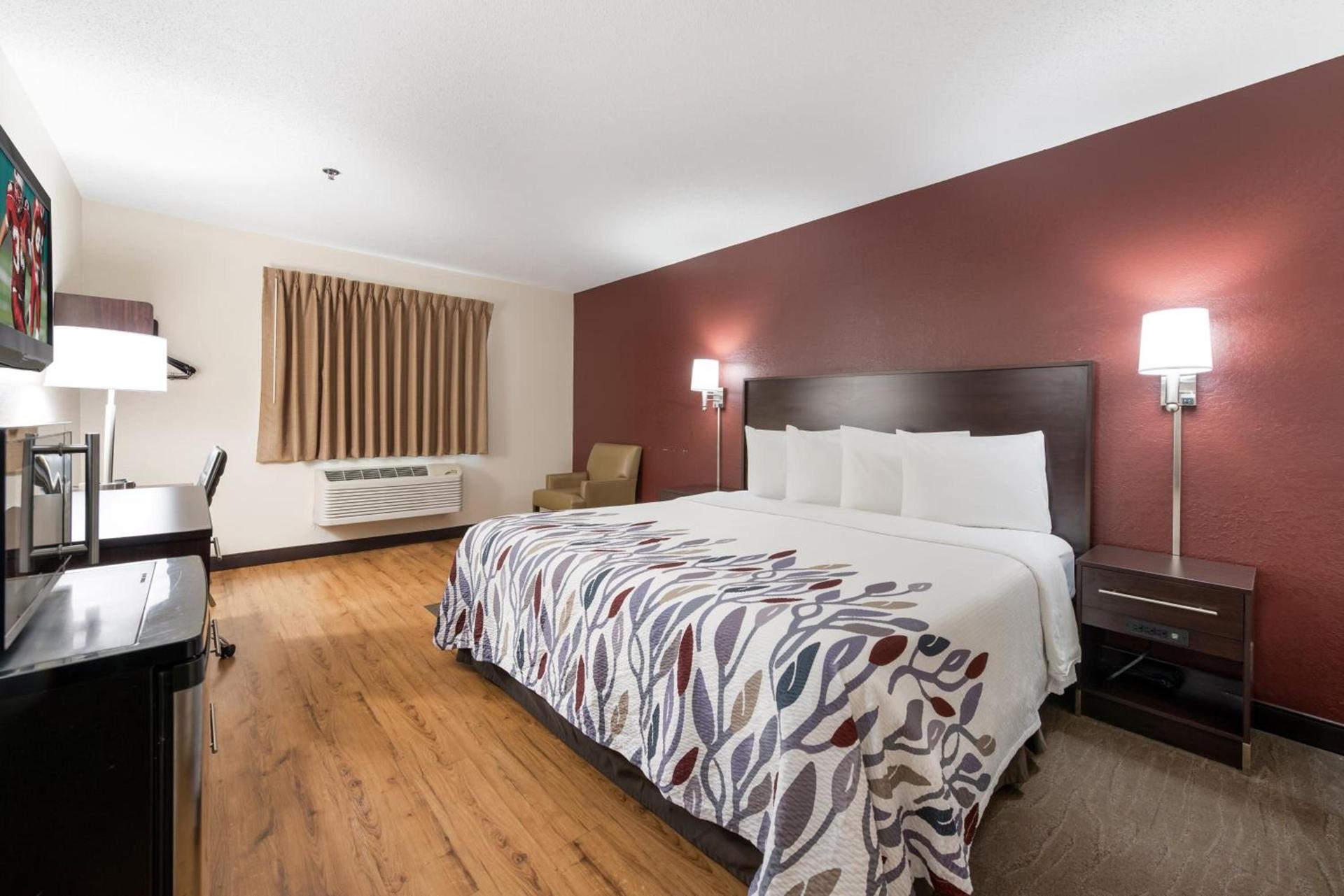 Red Roof Inn Auburn photo 18
