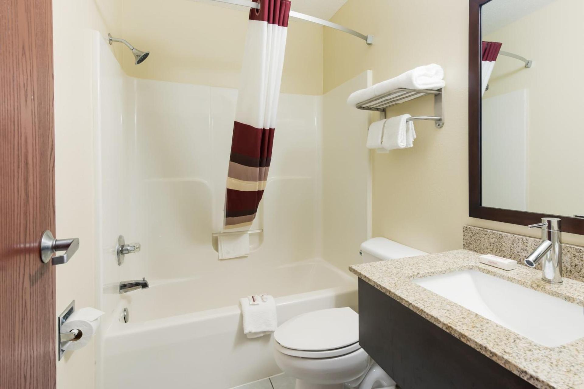 Red Roof Inn Auburn photo 31
