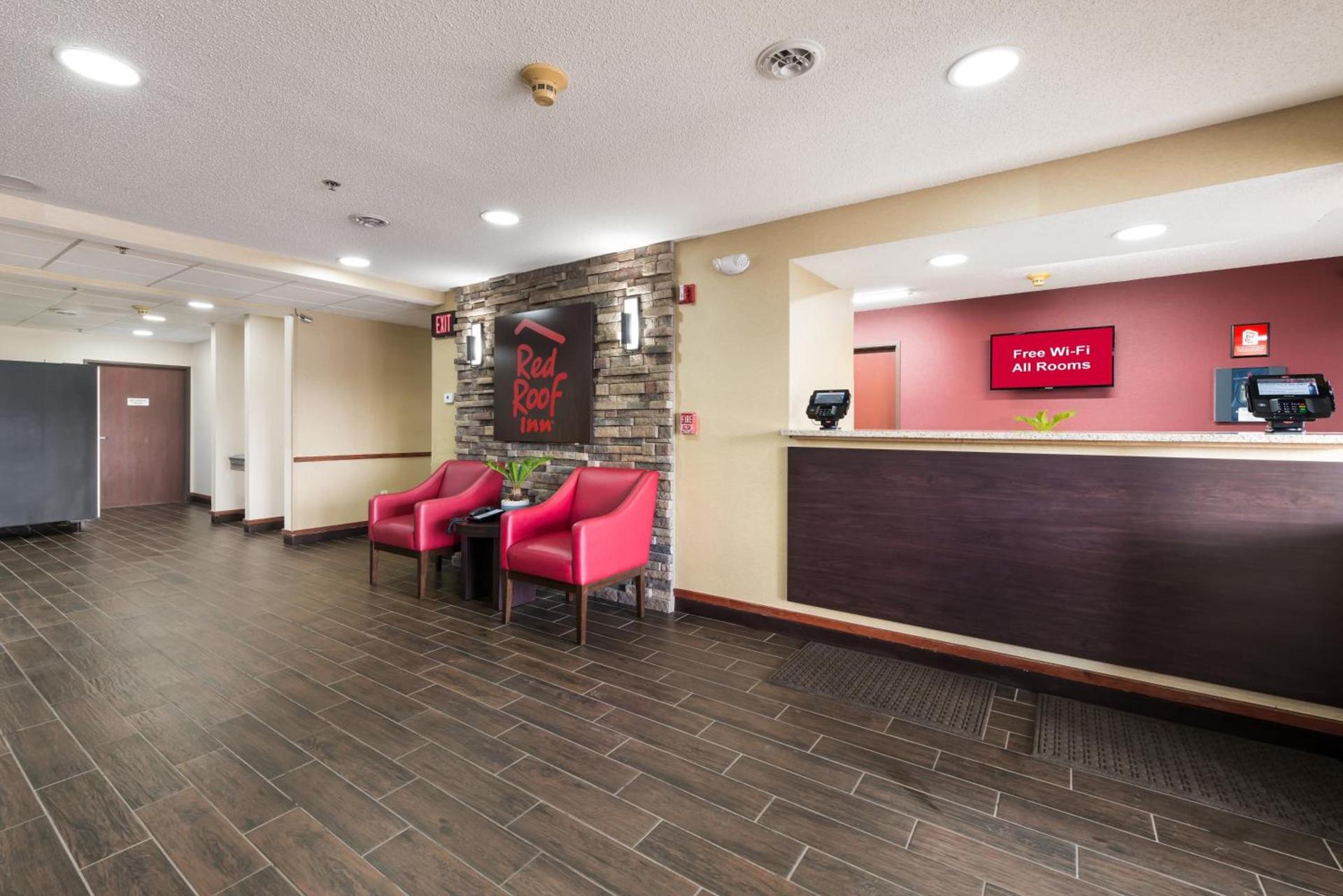Red Roof Inn Auburn photo 9