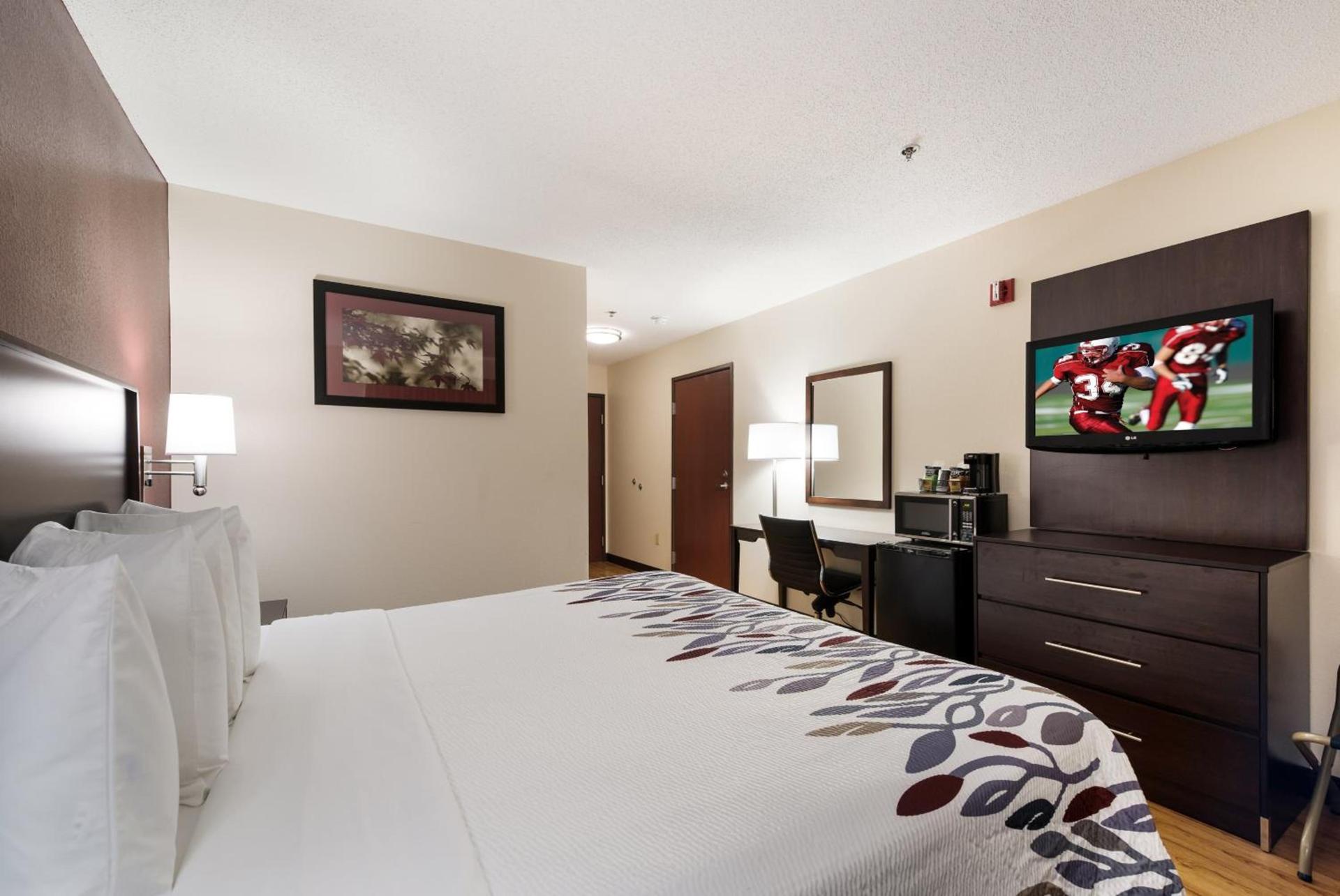 Red Roof Inn Auburn photo 25