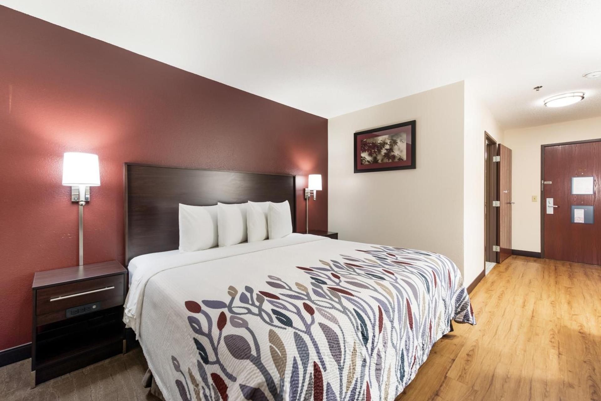 Red Roof Inn Auburn photo 27