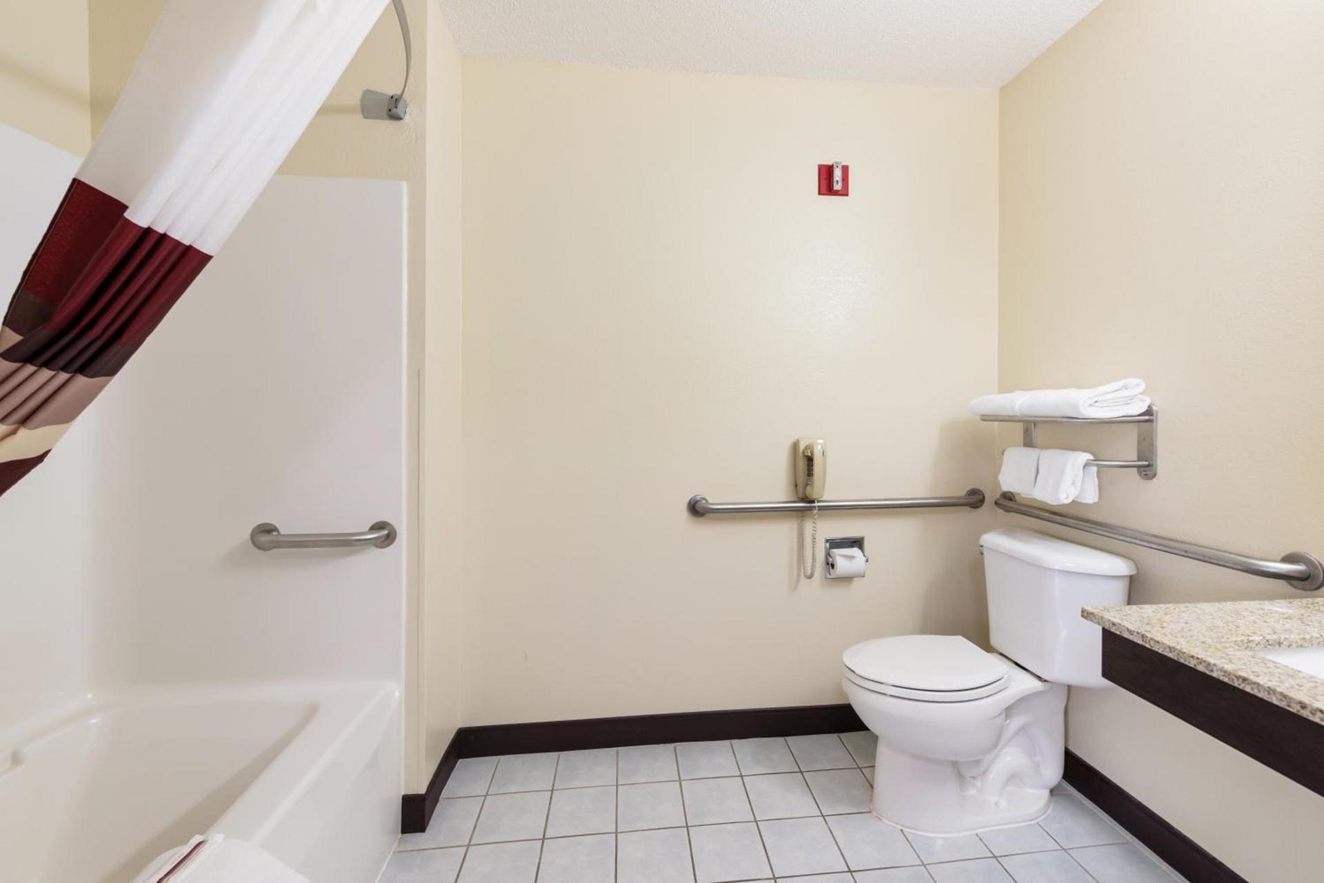 Red Roof Inn Auburn photo 35