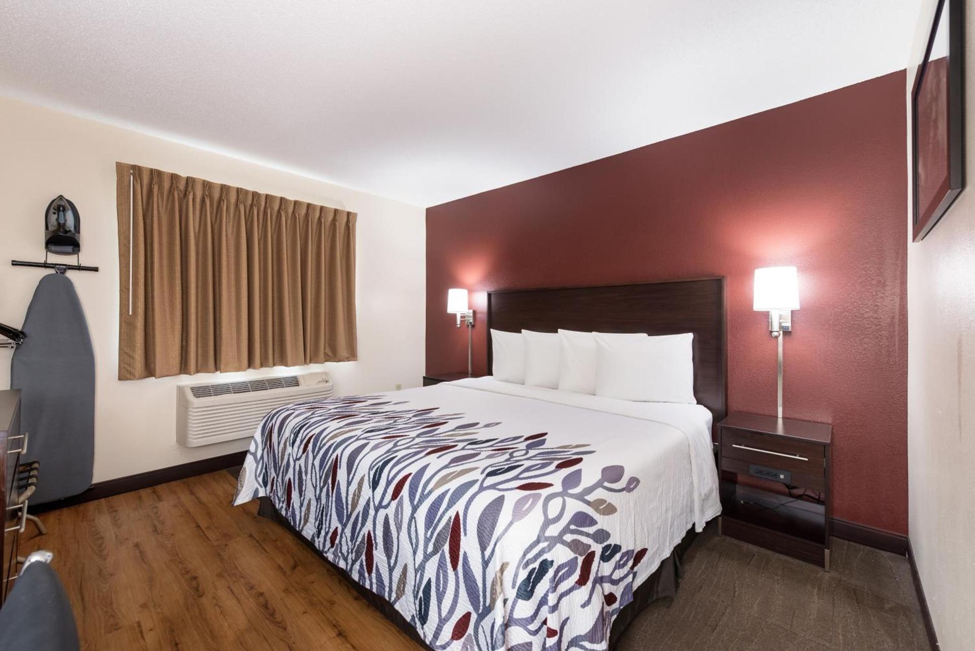 Red Roof Inn Auburn photo 24