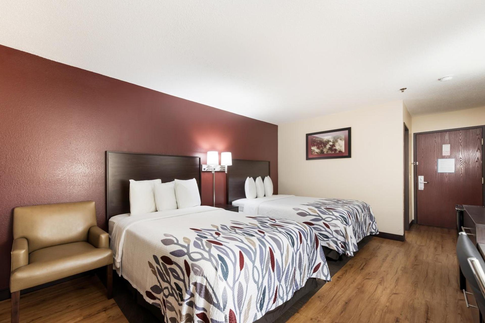 Red Roof Inn Auburn photo 16