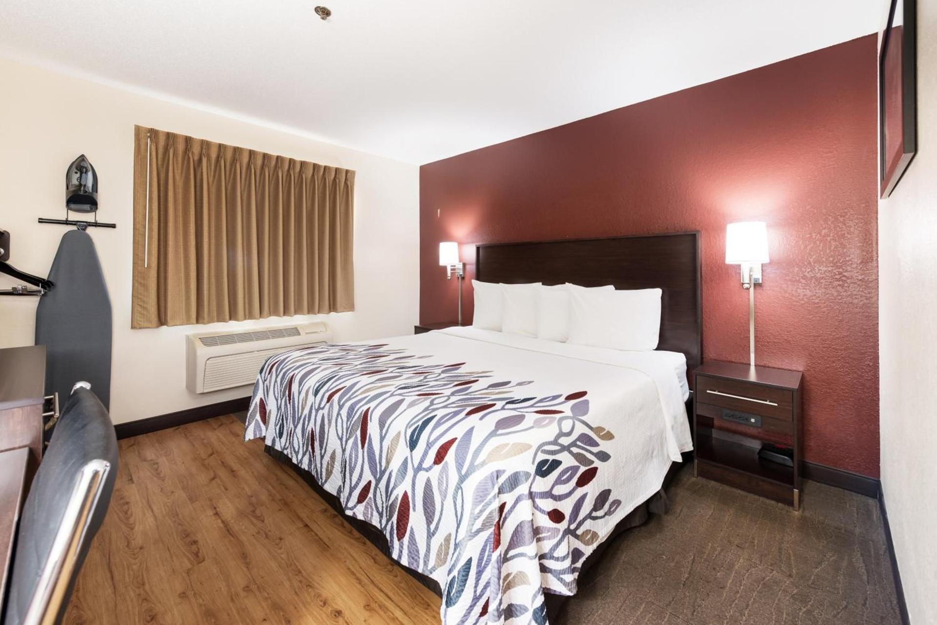 Red Roof Inn Auburn photo 30