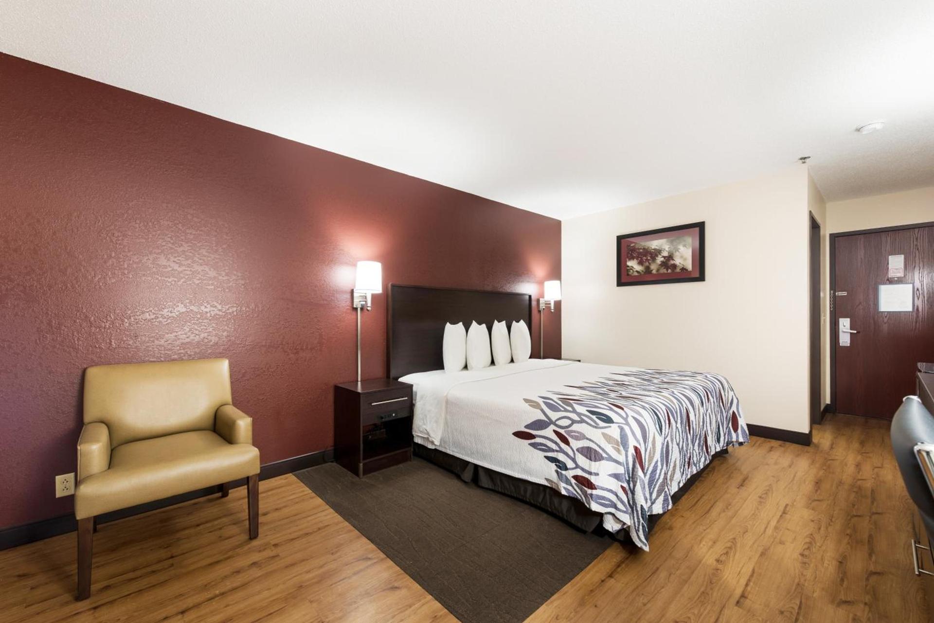 Red Roof Inn Auburn photo 20