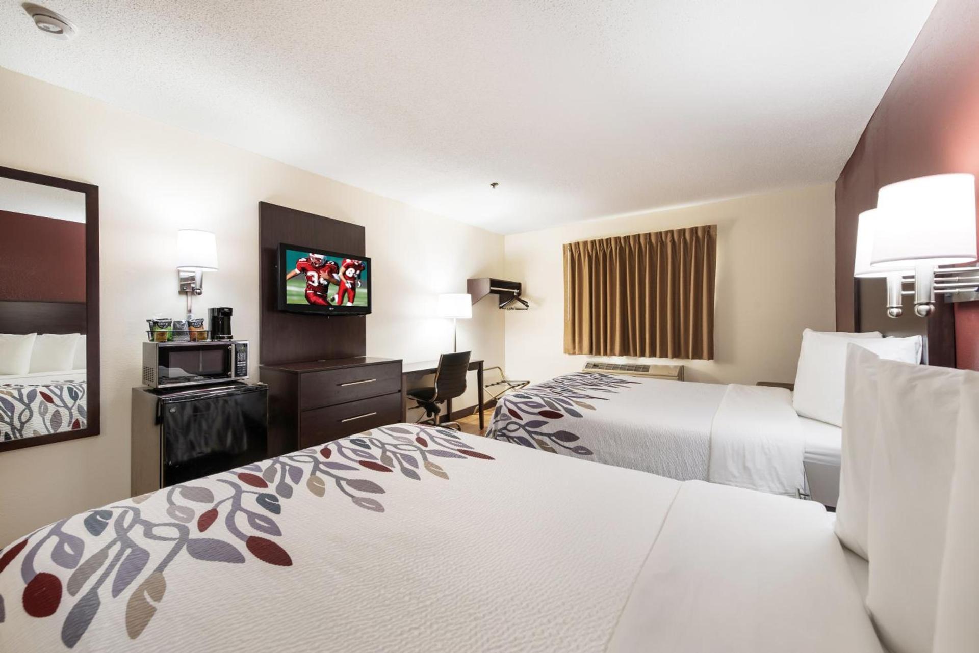 Red Roof Inn Auburn photo 17