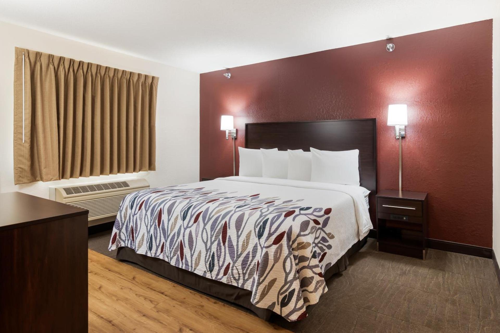 Red Roof Inn Auburn photo 21