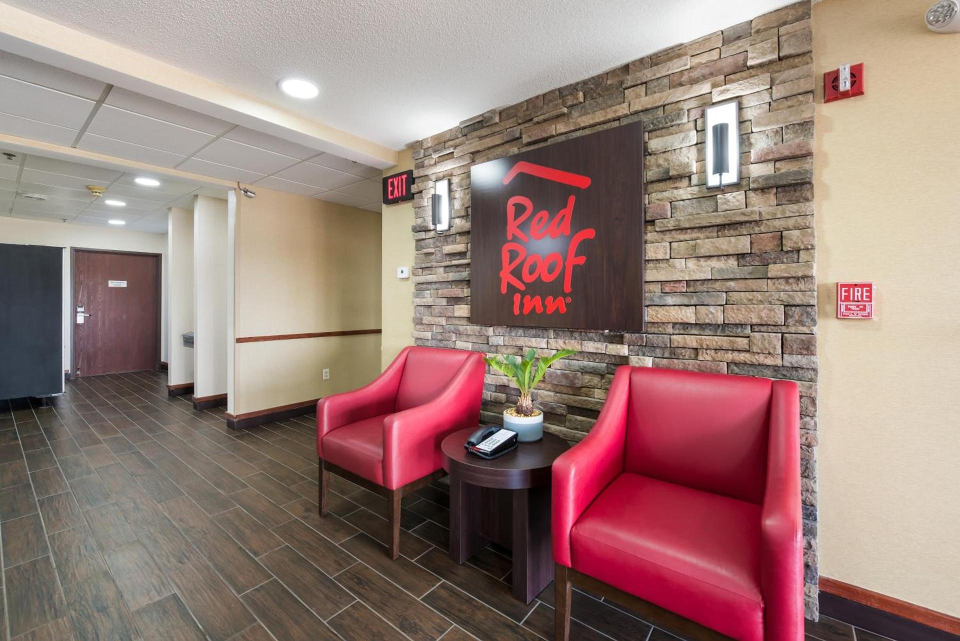 Red Roof Inn Auburn photo 10