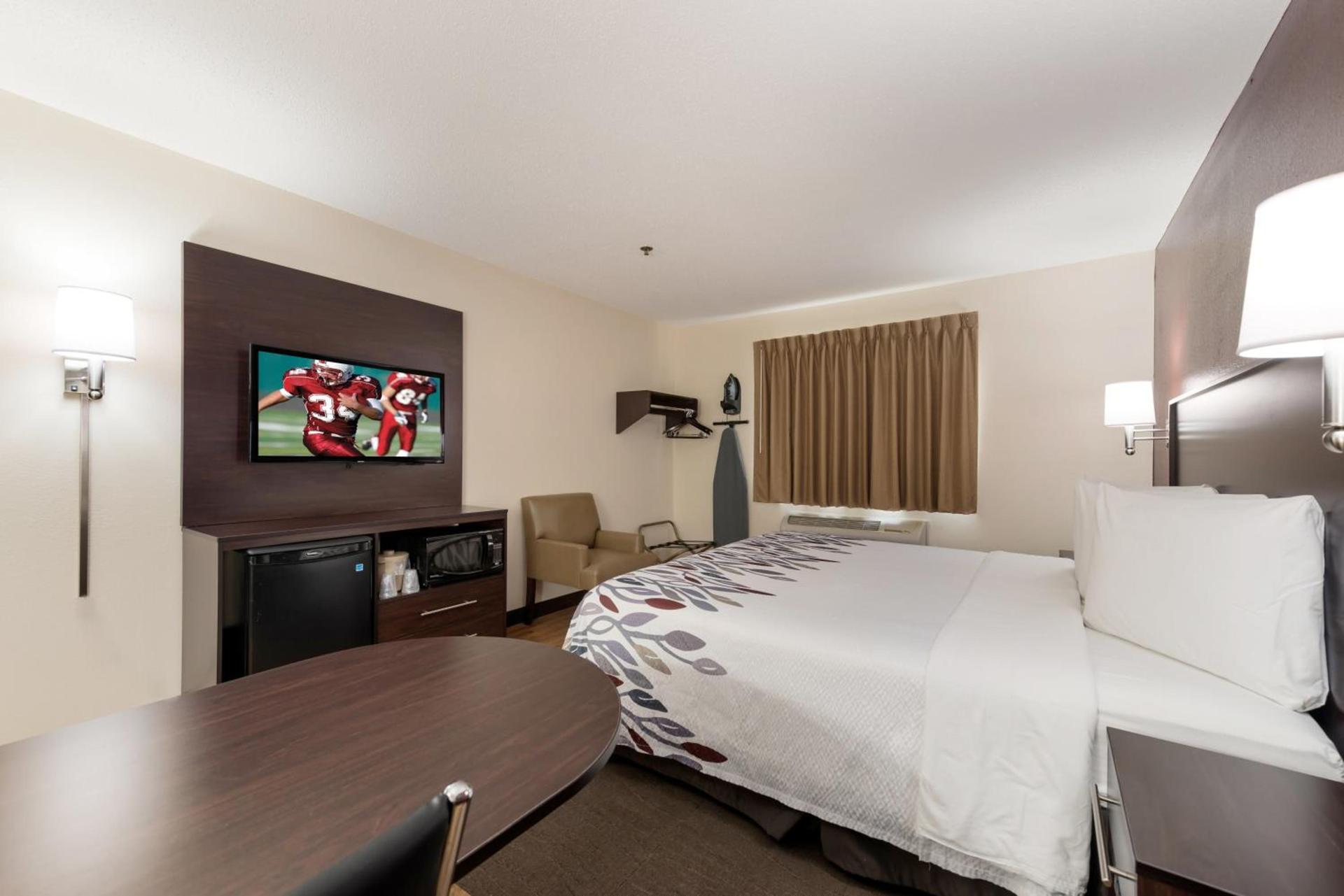 Red Roof Inn Auburn photo 14