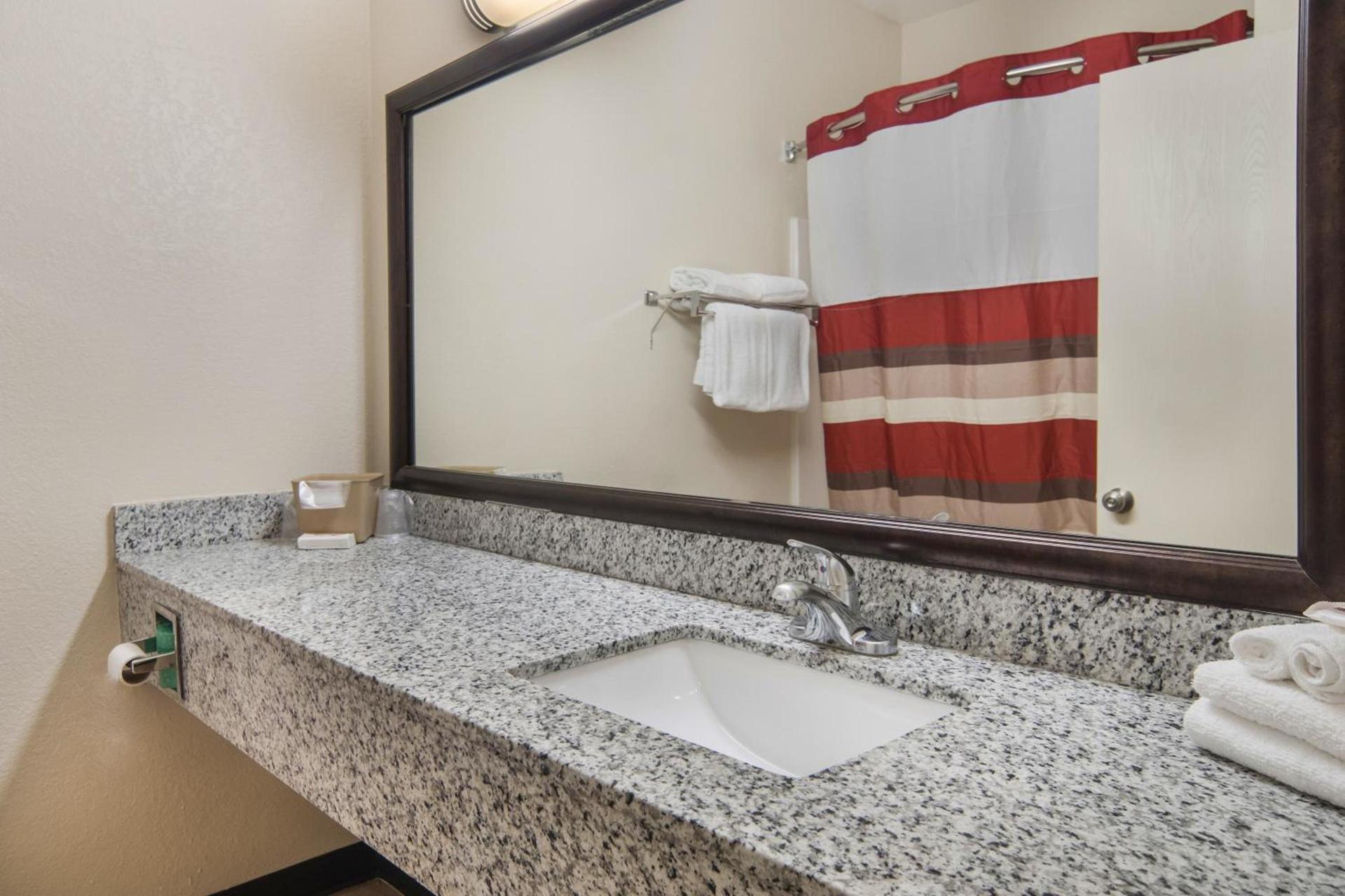 Red Roof Inn Fort Worth - Saginaw photo 28