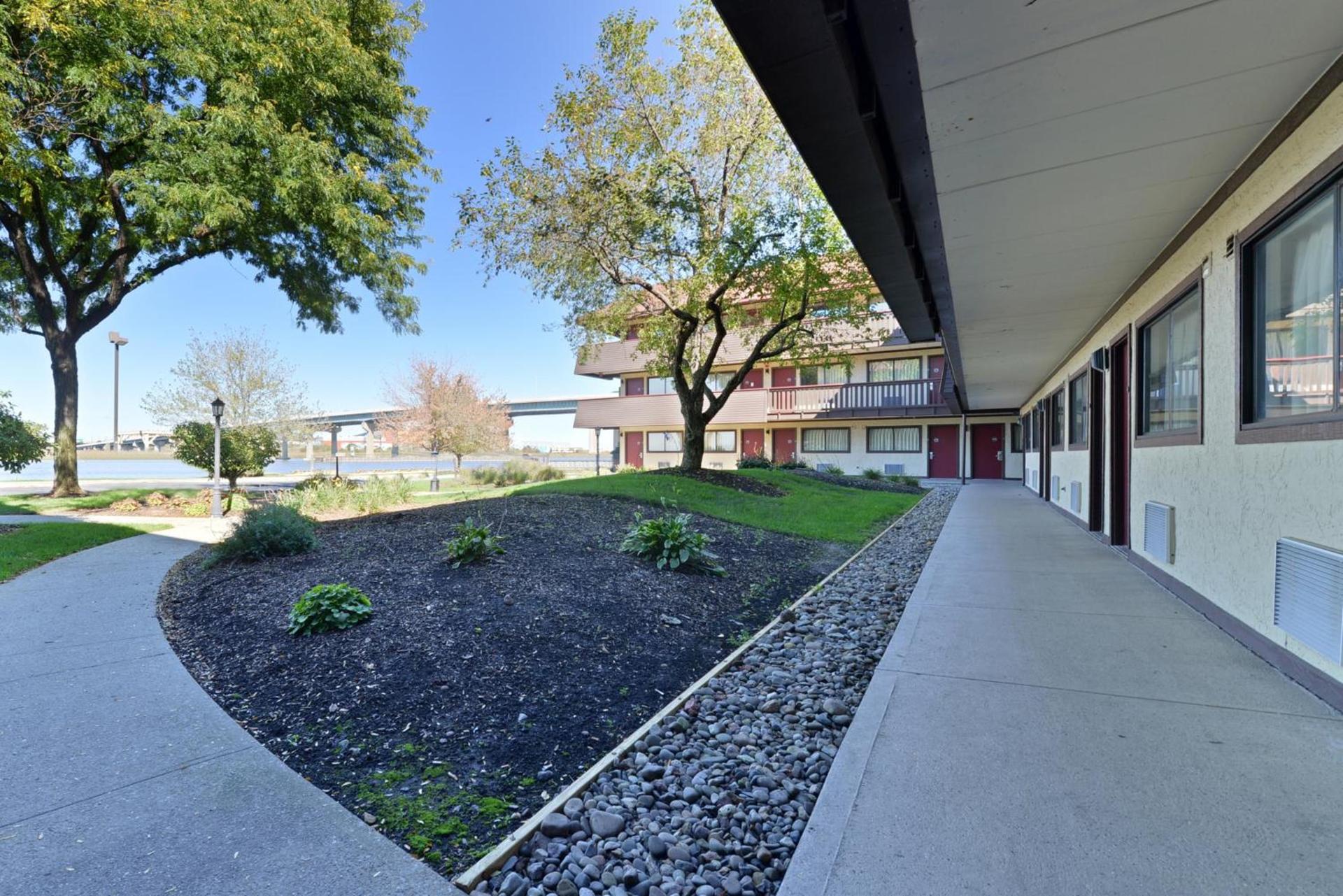 Red Roof Inn PLUS+ Secaucus - Meadowlands photo 8