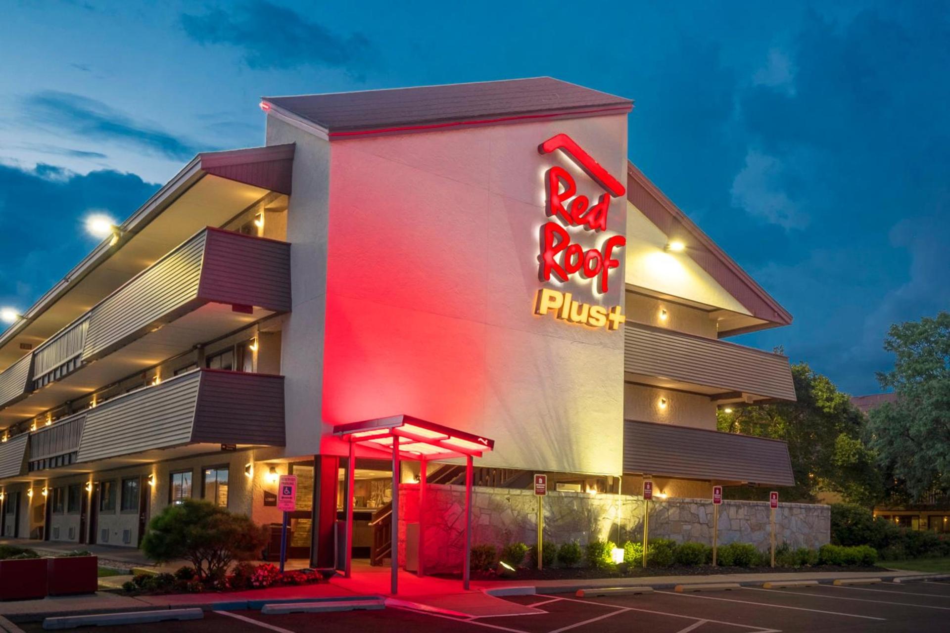 Red Roof Inn PLUS+ Secaucus - Meadowlands photo 3