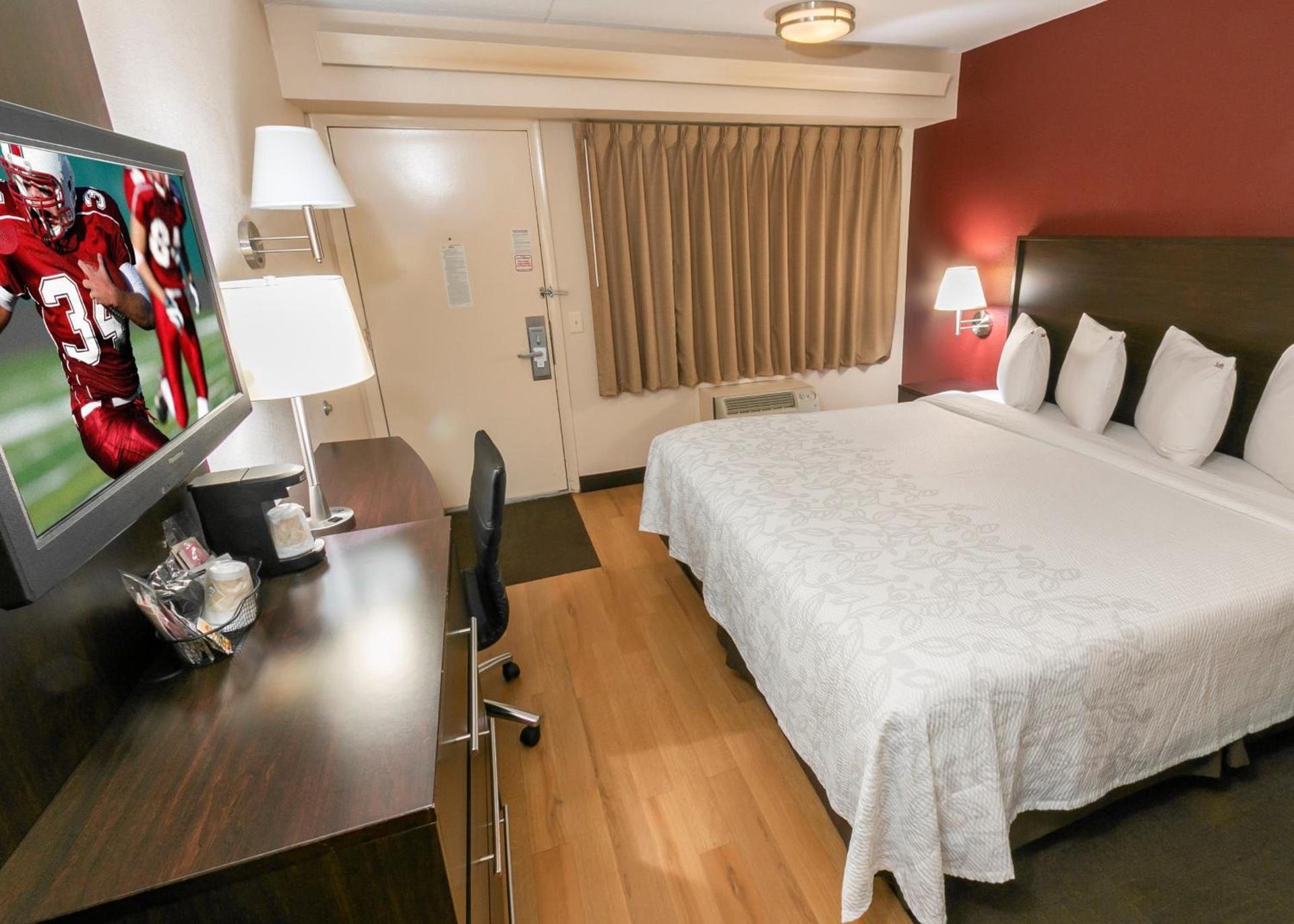 Red Roof Inn PLUS+ Secaucus - Meadowlands photo 12