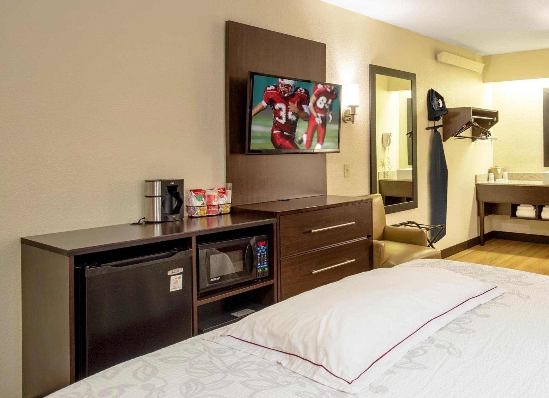 Red Roof Inn PLUS+ Secaucus - Meadowlands photo 23