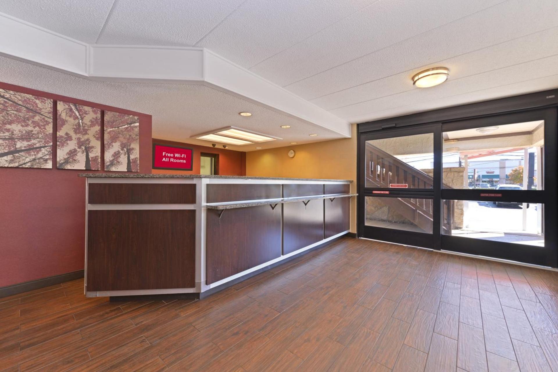 Red Roof Inn PLUS+ Secaucus - Meadowlands photo 11