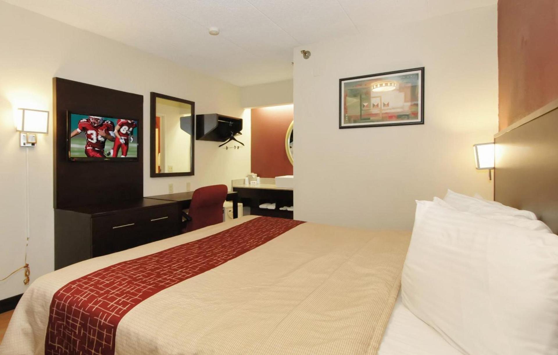 Red Roof Inn PLUS Chicago - Hoffman Estates photo 18
