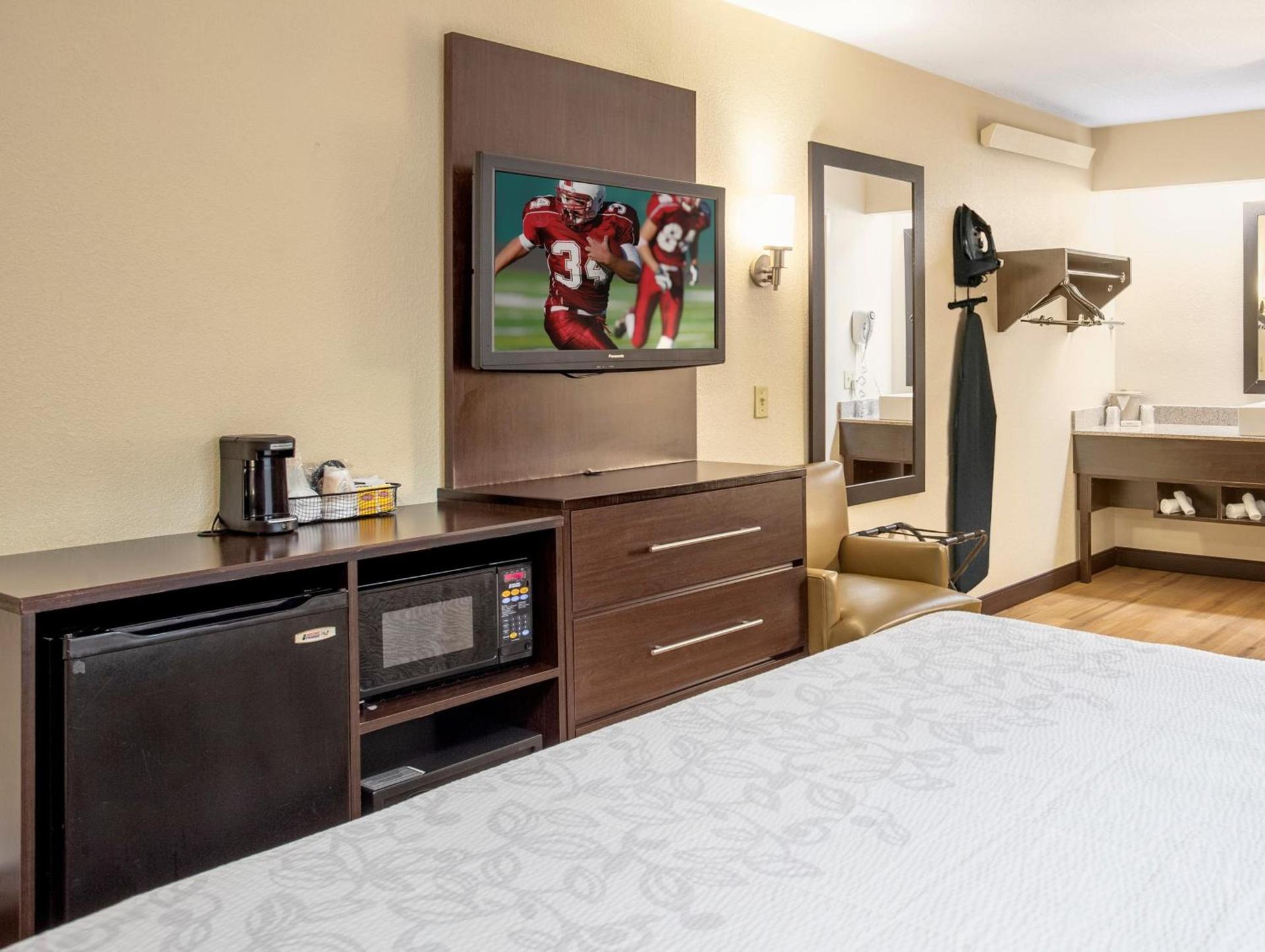 Red Roof Inn PLUS+ Secaucus - Meadowlands photo 18