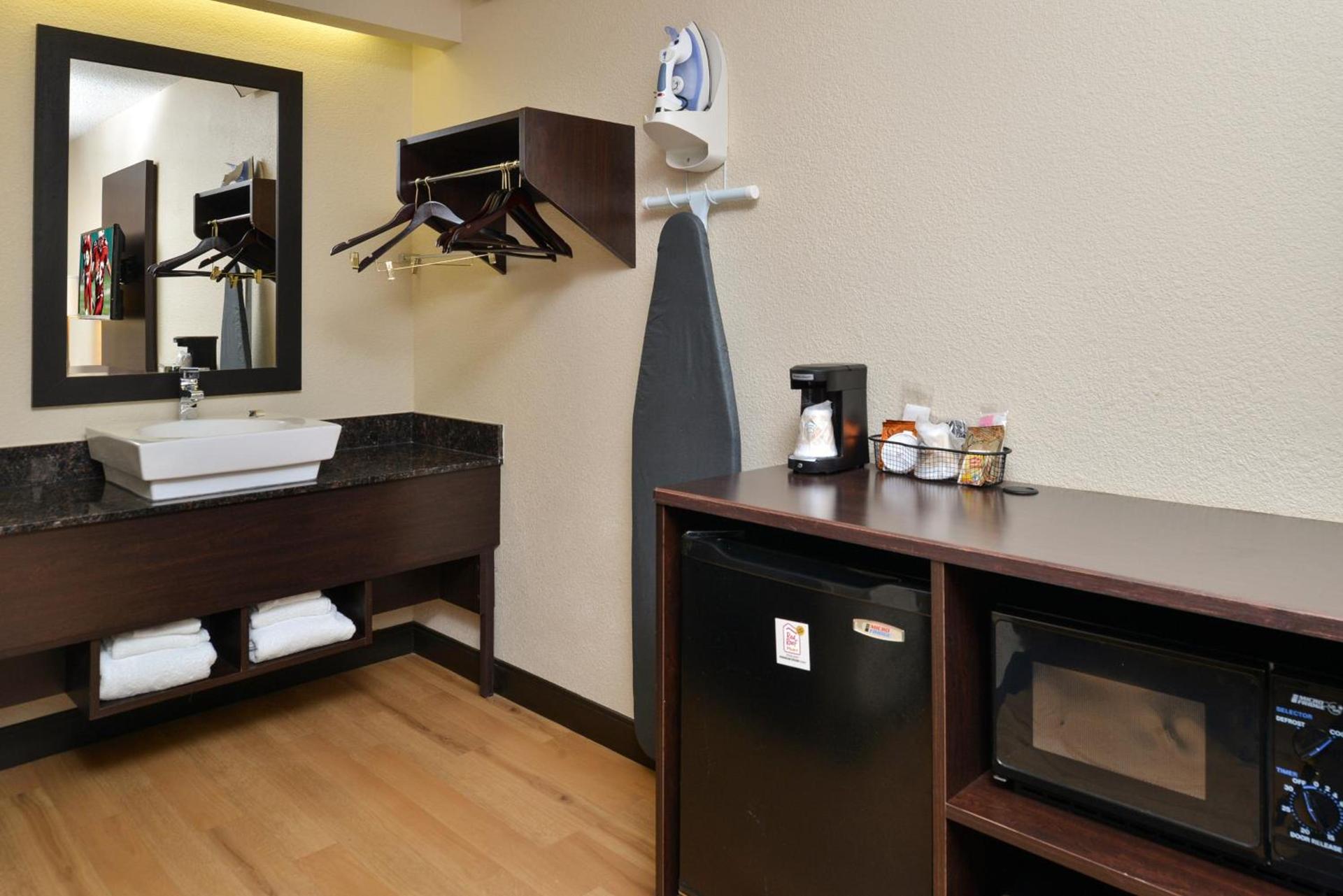 Red Roof Inn PLUS+ Secaucus - Meadowlands photo 24