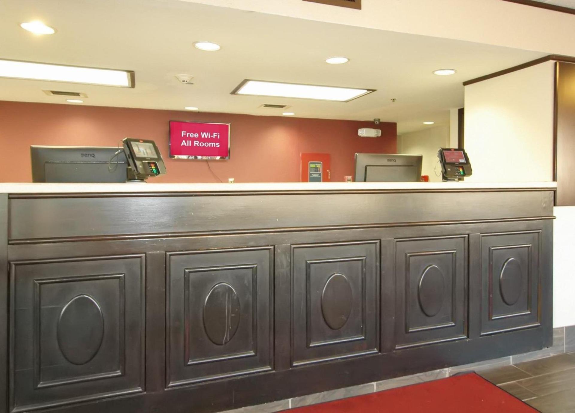 Red Roof Inn PLUS Chicago - Hoffman Estates photo 4