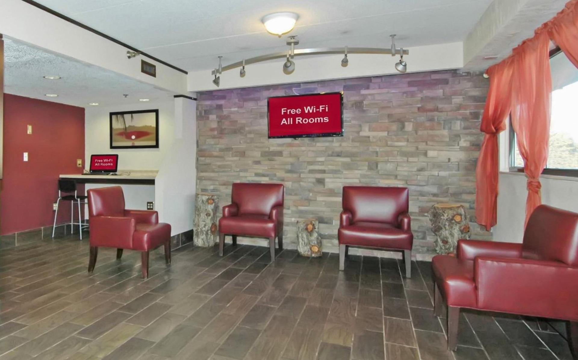 Red Roof Inn PLUS Chicago - Hoffman Estates photo 3