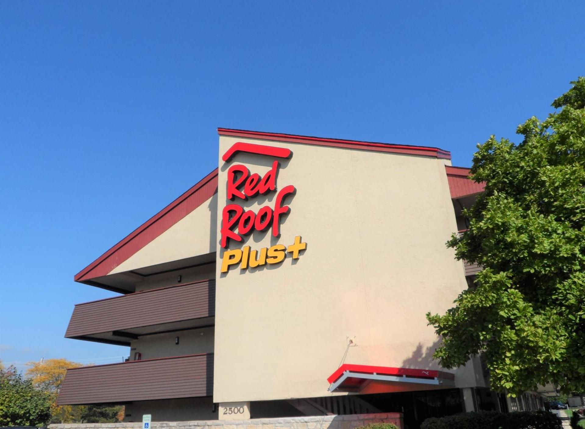 Red Roof Inn PLUS Chicago - Hoffman Estates photo 2