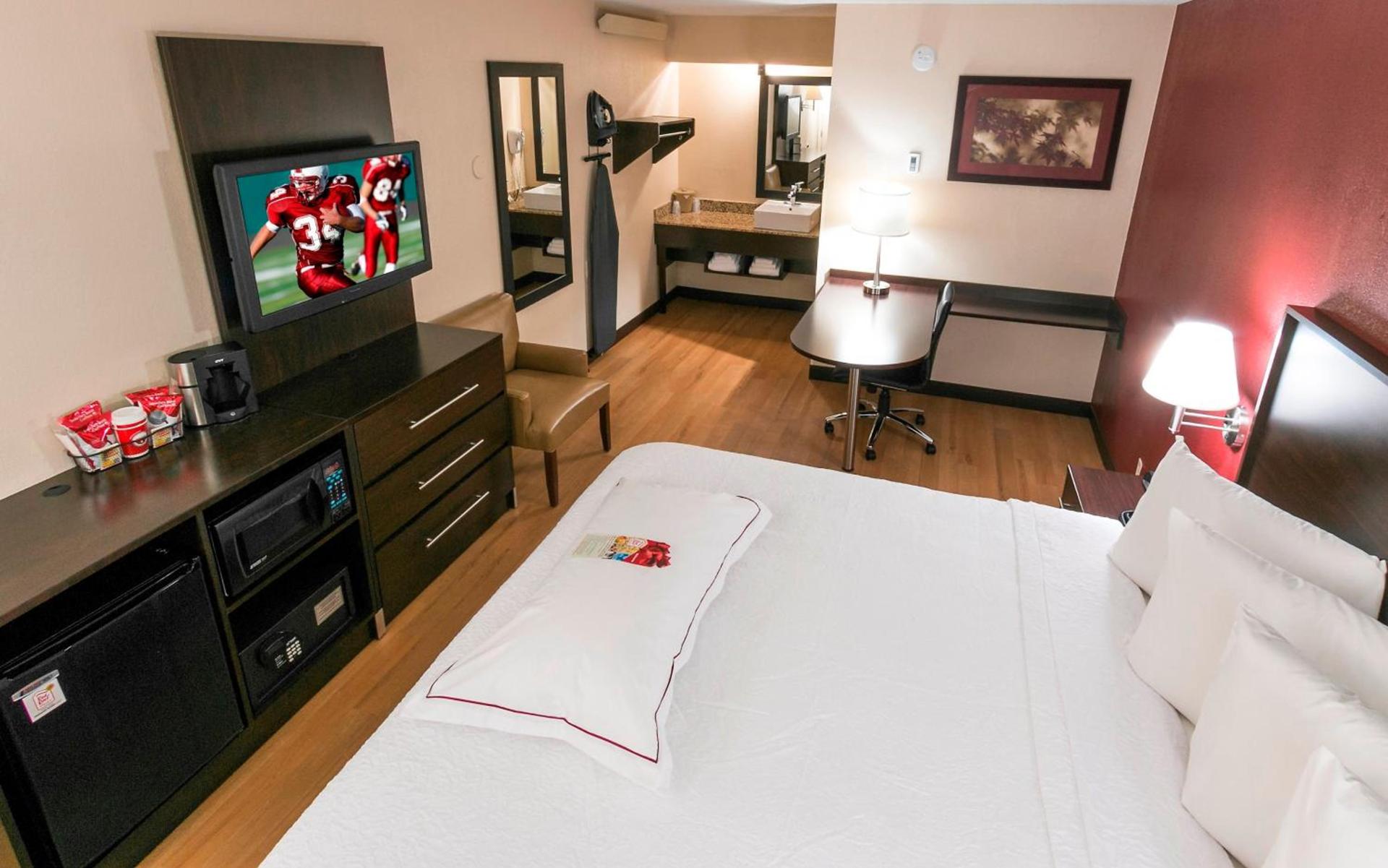 Red Roof Inn PLUS Chicago - Hoffman Estates photo 9