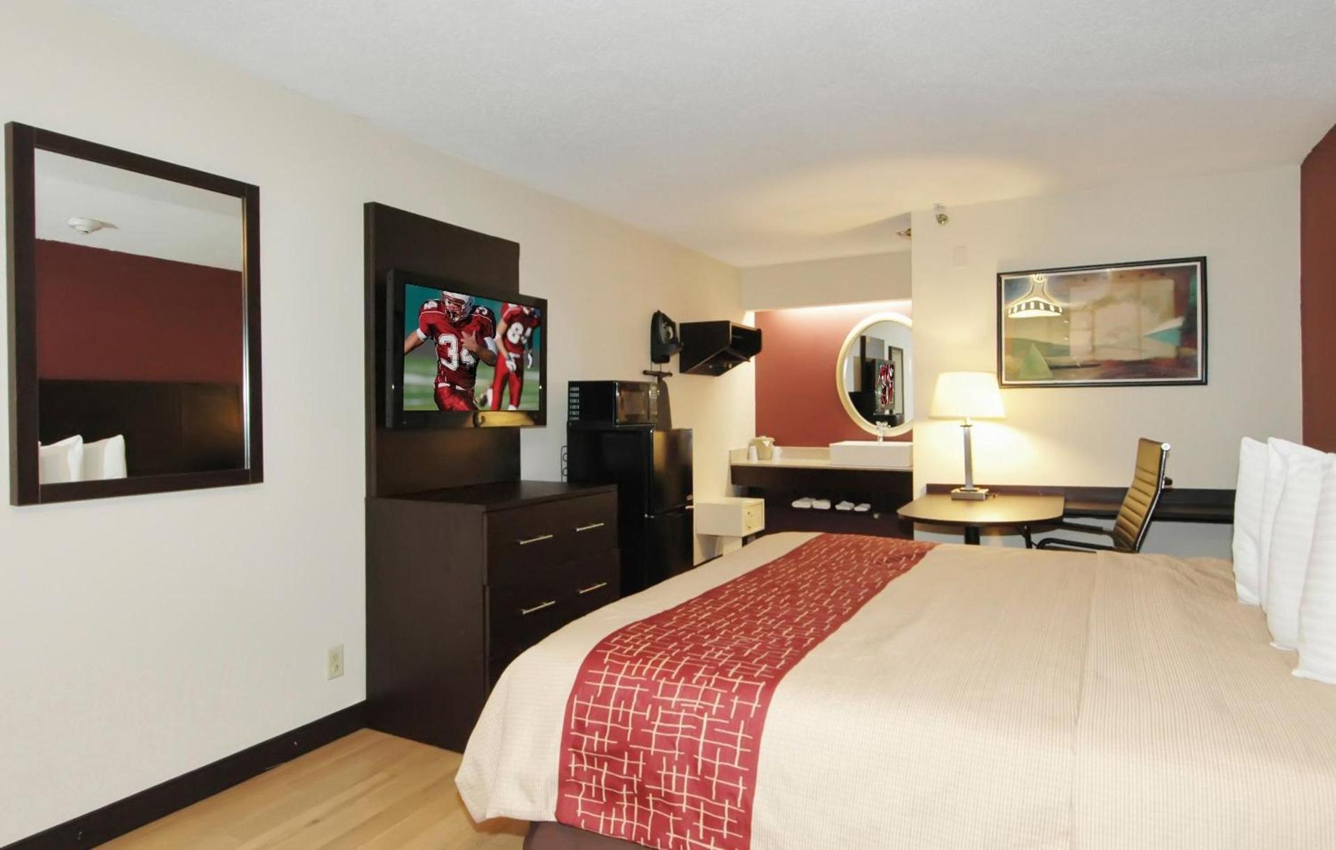 Red Roof Inn PLUS Chicago - Hoffman Estates photo 10