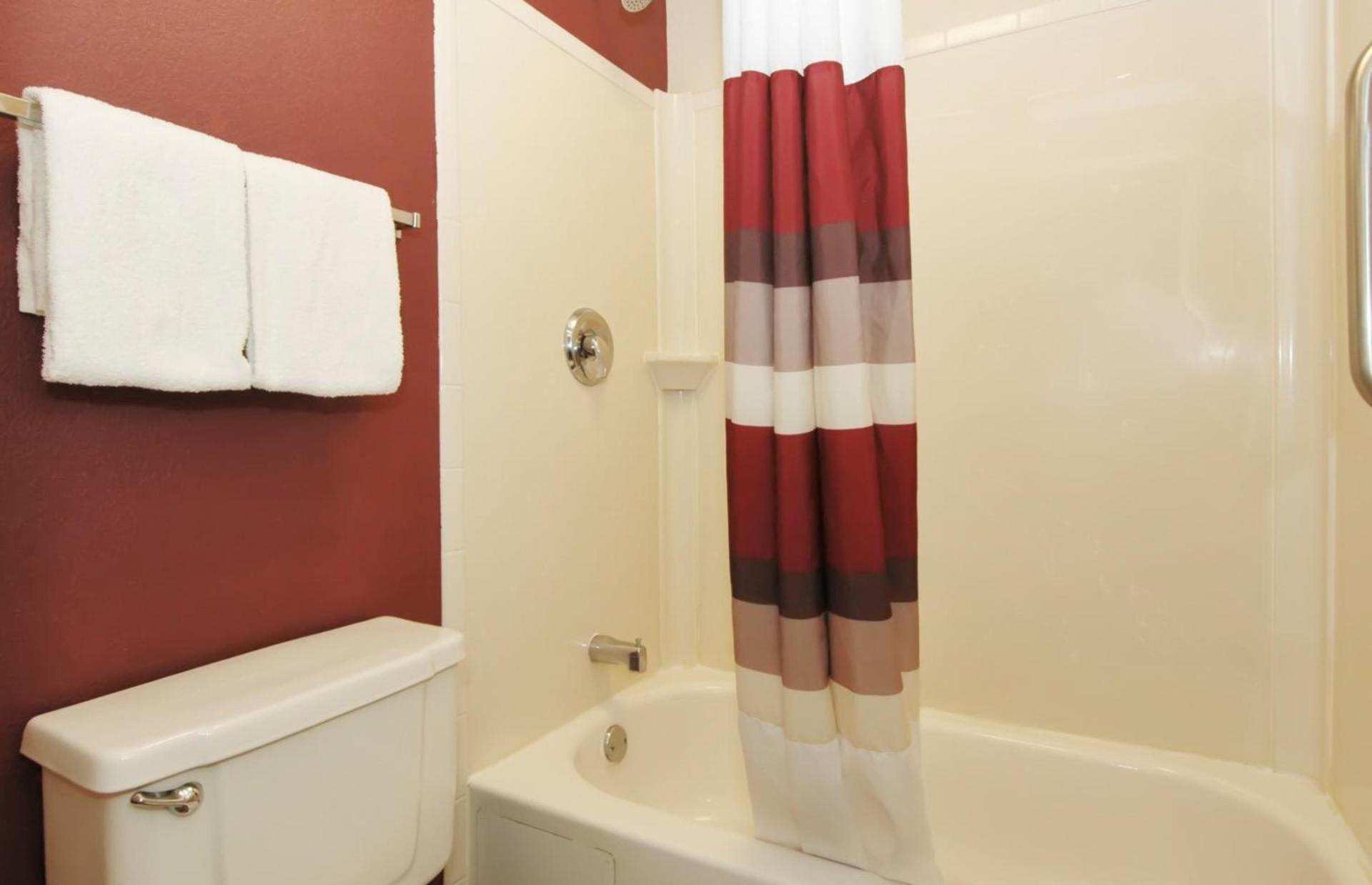 Red Roof Inn PLUS Chicago - Hoffman Estates photo 24