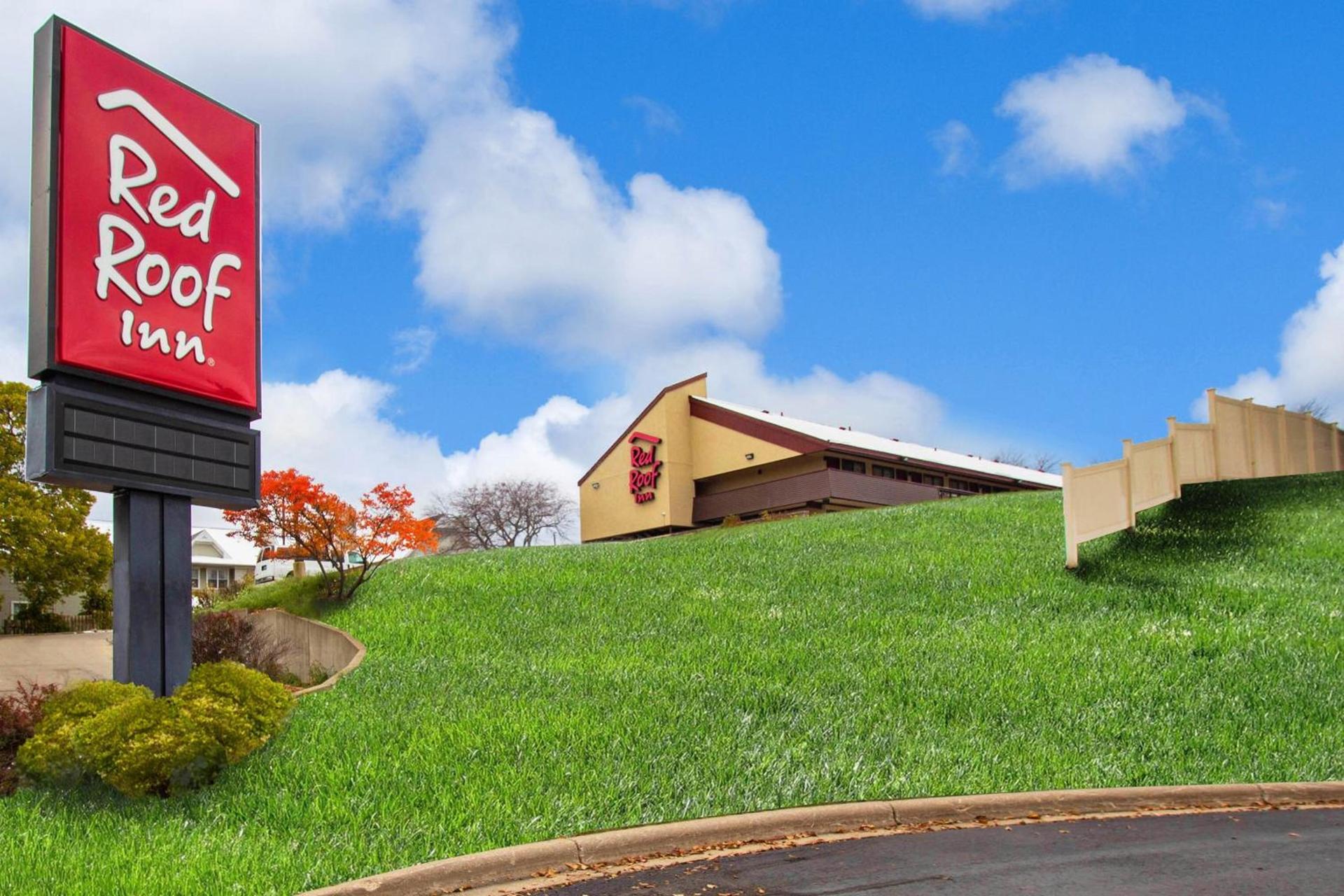 Red Roof Inn Madison, WI photo 3