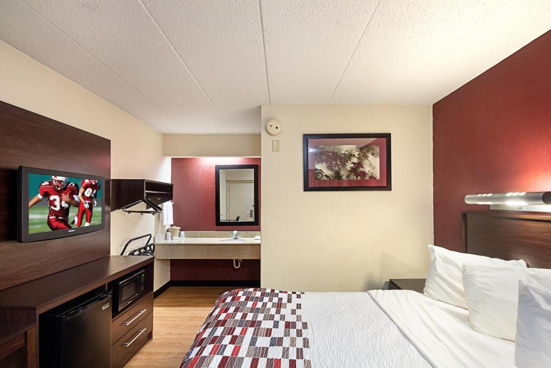 Red Roof Inn Madison, WI photo 20