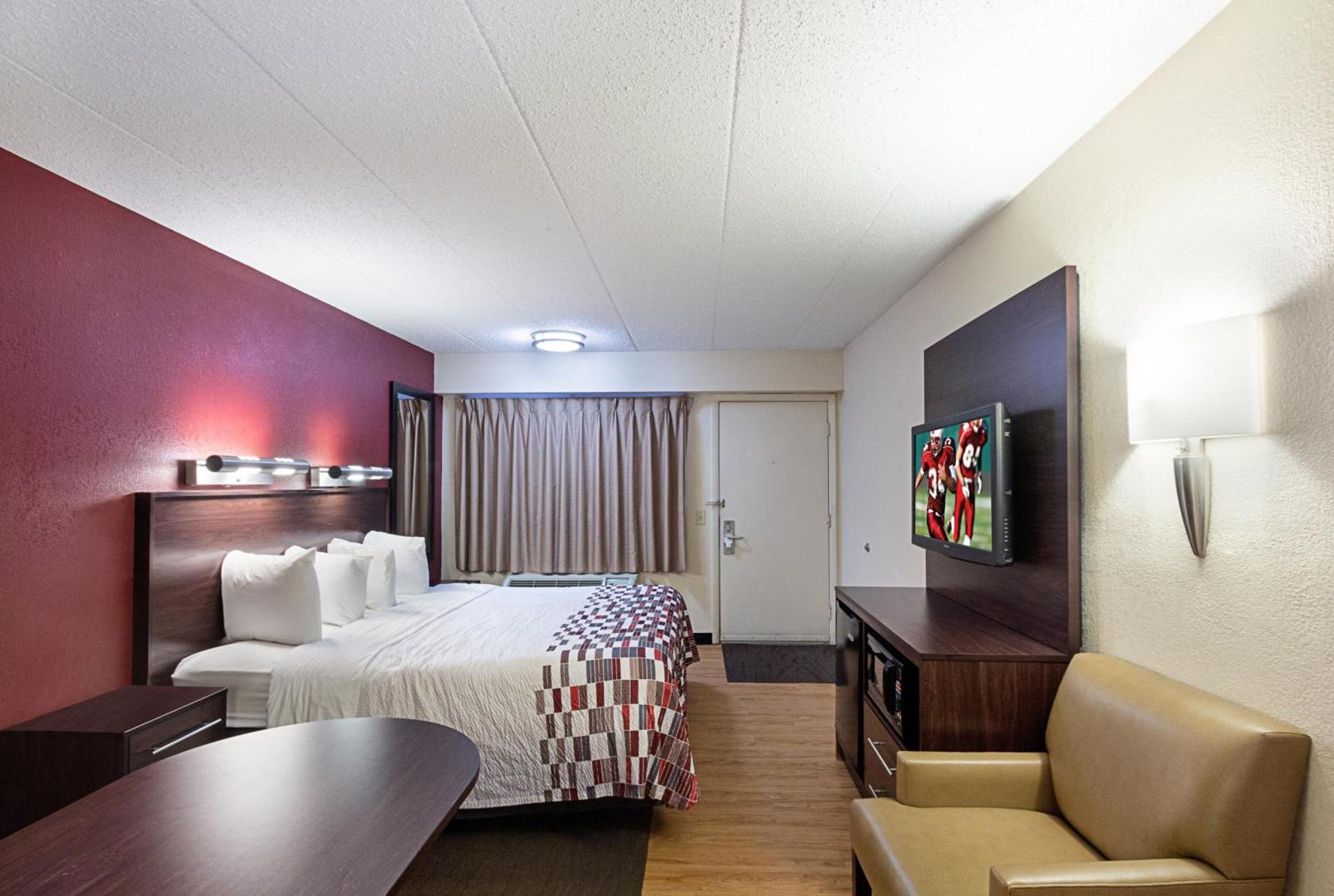 Red Roof Inn Madison, WI photo 15