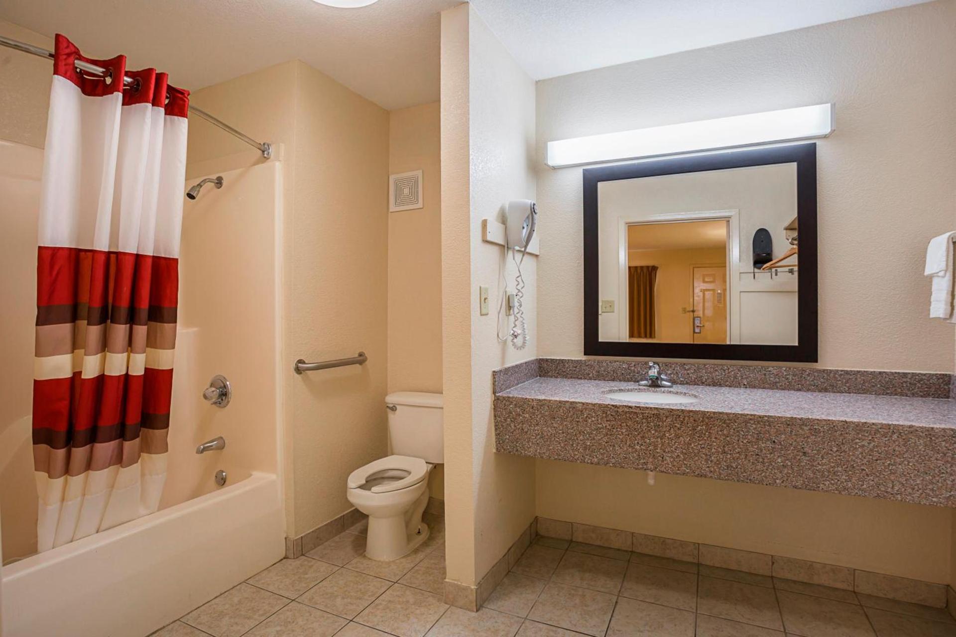 Red Roof Inn West Memphis, AR photo 31